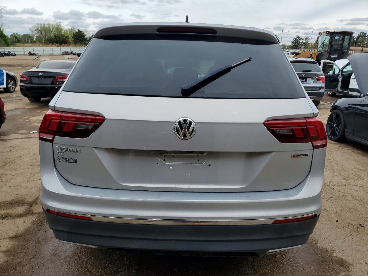 2019 Volkswagen Tiguan Se Gray vin: 3VV2B7AX8KM051979