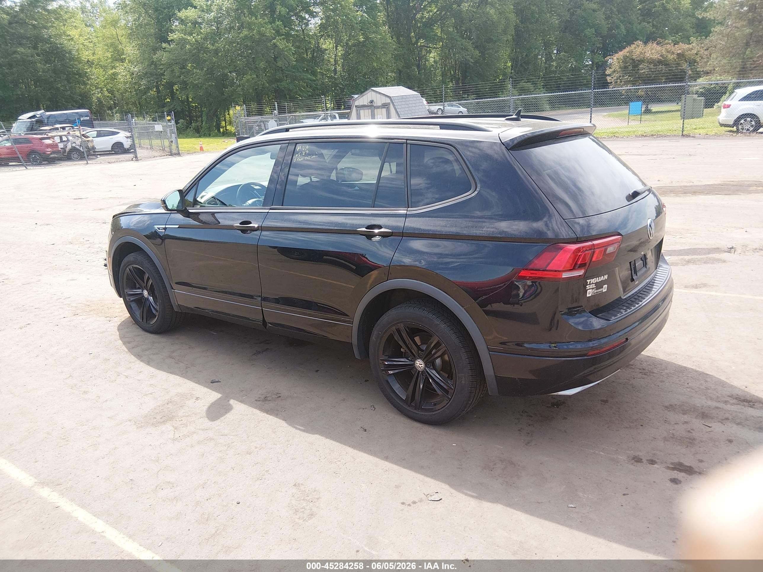 2019 Volkswagen Tiguan 2.0t Se/2.0t Sel/2.0t Sel R-line/2.0t Sel R-line Black Черный vin: 3VV2B7AX8KM077319