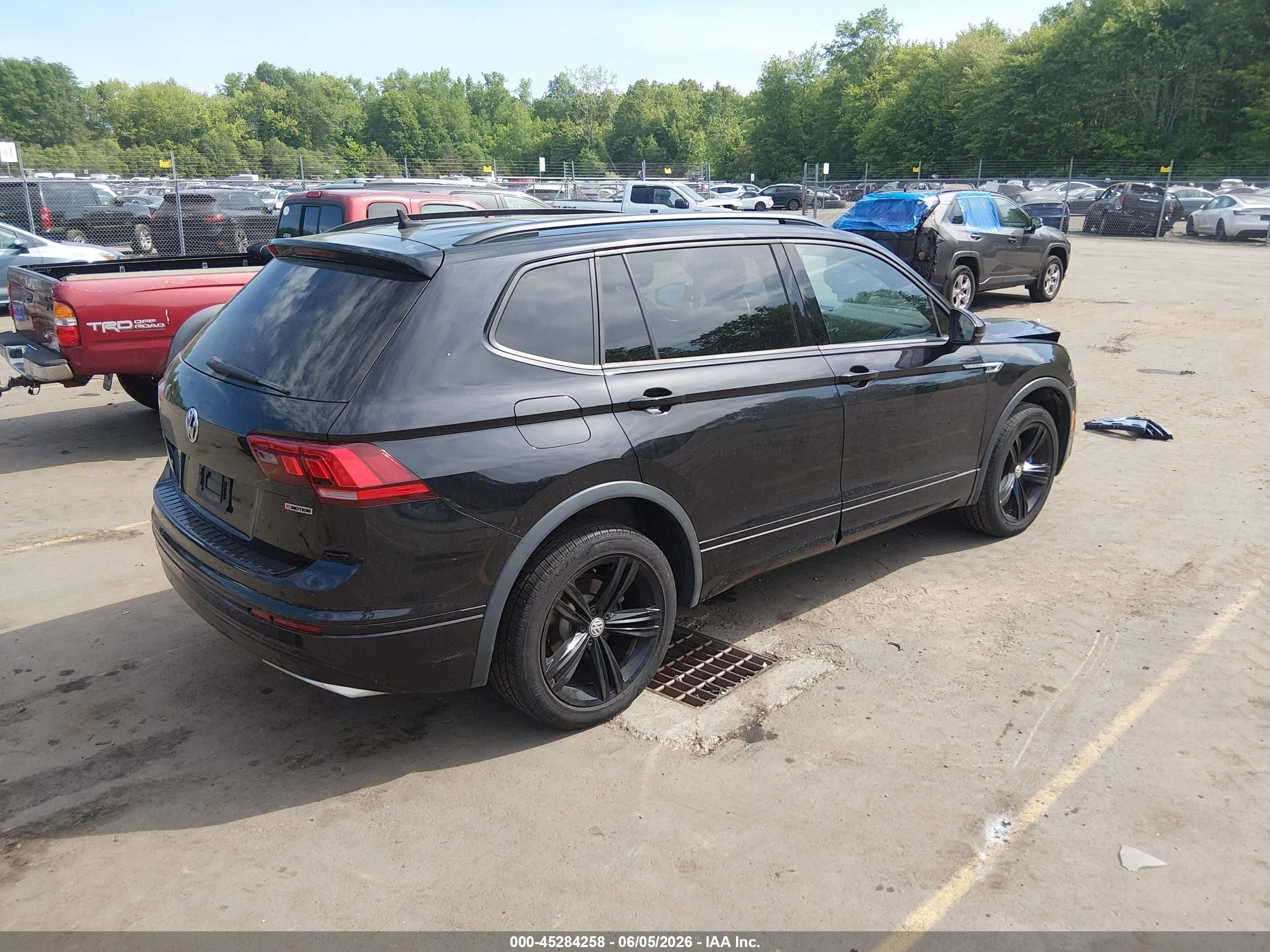 2019 Volkswagen Tiguan 2.0t Se/2.0t Sel/2.0t Sel R-line/2.0t Sel R-line Black Черный vin: 3VV2B7AX8KM077319