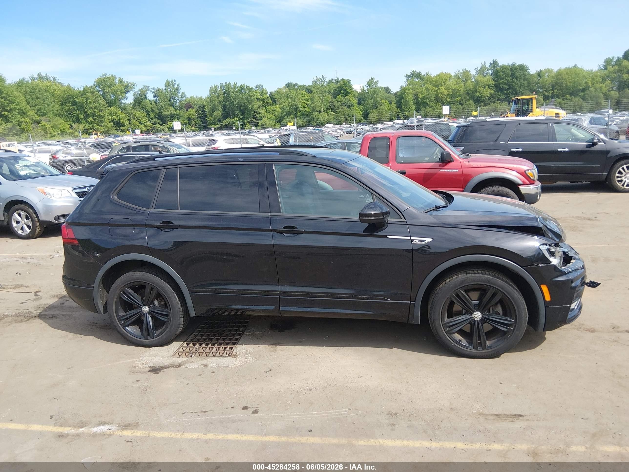 2019 Volkswagen Tiguan 2.0t Se/2.0t Sel/2.0t Sel R-line/2.0t Sel R-line Black Черный vin: 3VV2B7AX8KM077319