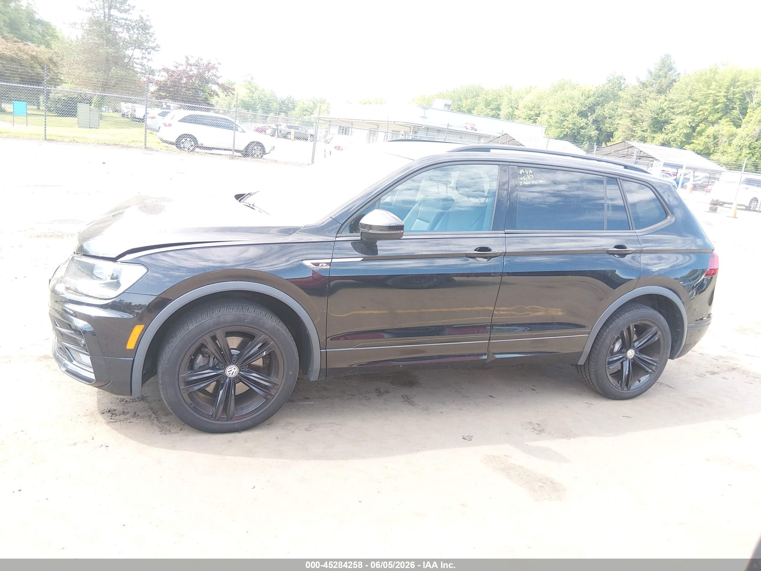 2019 Volkswagen Tiguan 2.0t Se/2.0t Sel/2.0t Sel R-line/2.0t Sel R-line Black Черный vin: 3VV2B7AX8KM077319