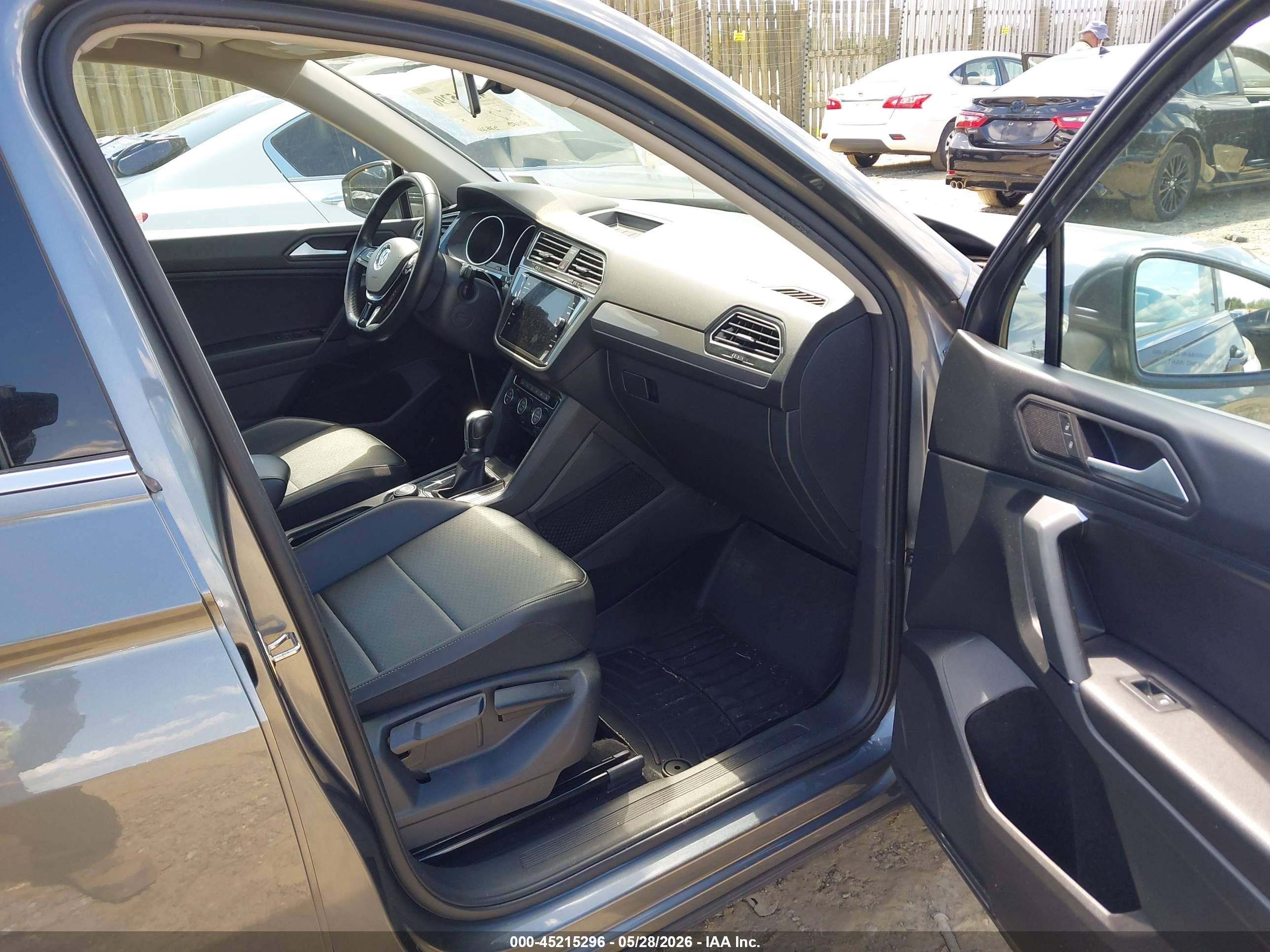 2019 Volkswagen Tiguan 2.0t Se/2.0t Sel/2.0t Sel R-line/2.0t Sel R-line Black Серый vin: 3VV2B7AX8KM127555