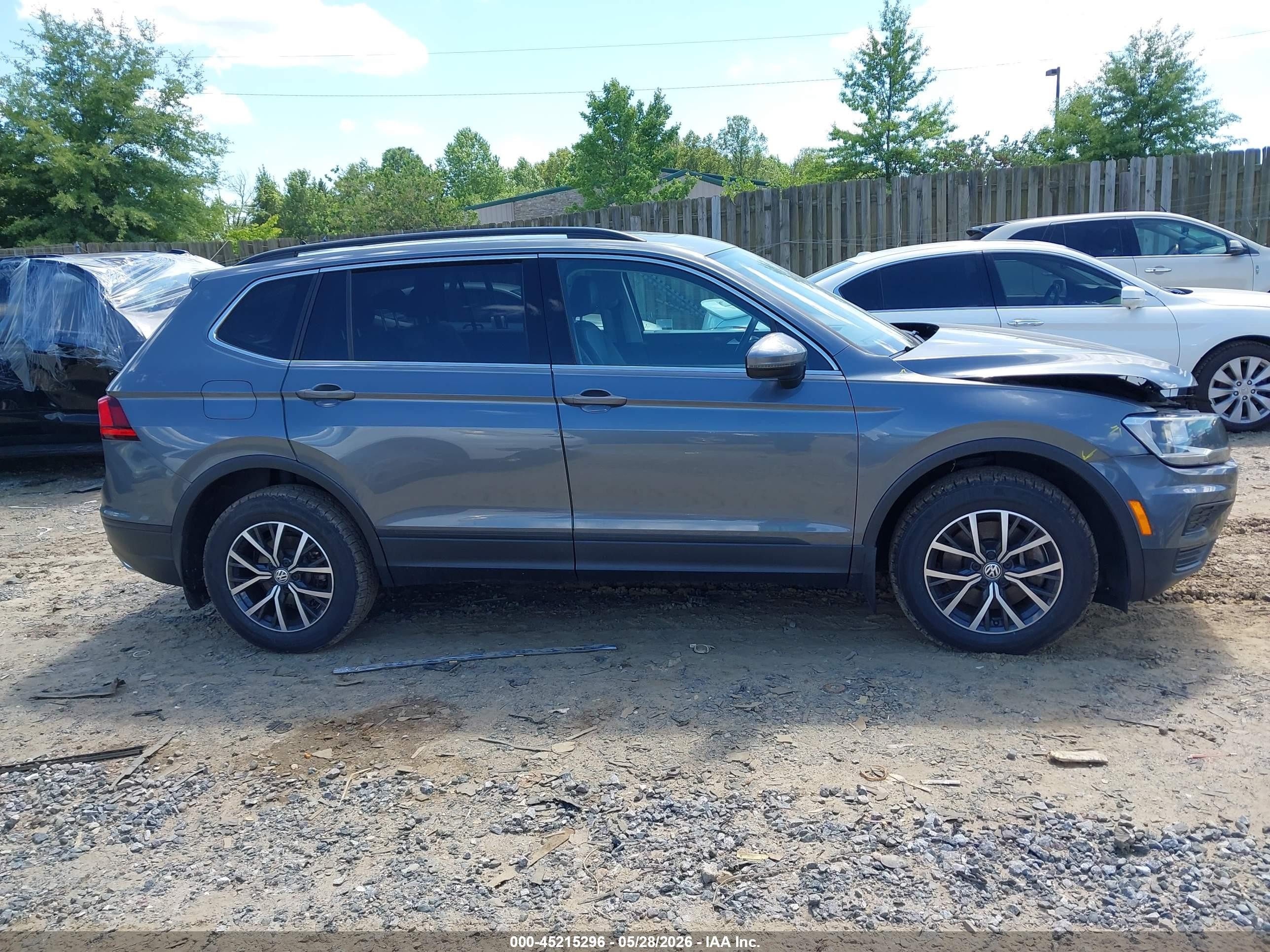2019 Volkswagen Tiguan 2.0t Se/2.0t Sel/2.0t Sel R-line/2.0t Sel R-line Black Серый vin: 3VV2B7AX8KM127555