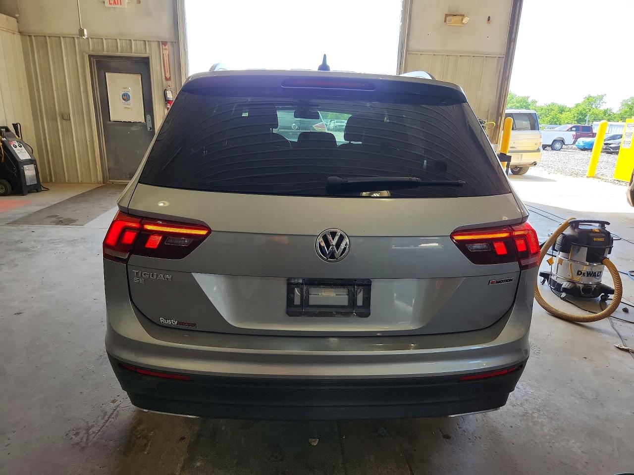 2019 Volkswagen Tiguan Se Silver vin: 3VV2B7AX9KM112188