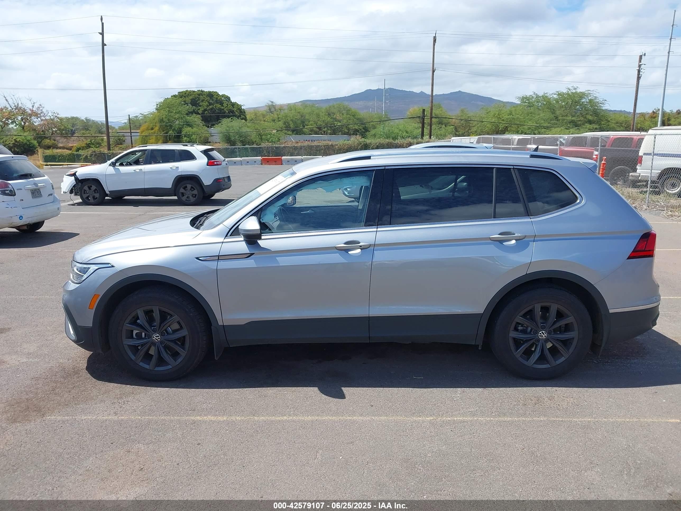 2024 Volkswagen Tiguan 2.0t Se/2.0t Wolfsburg Edition Silver vin: 3VV2B7AX9RM034389