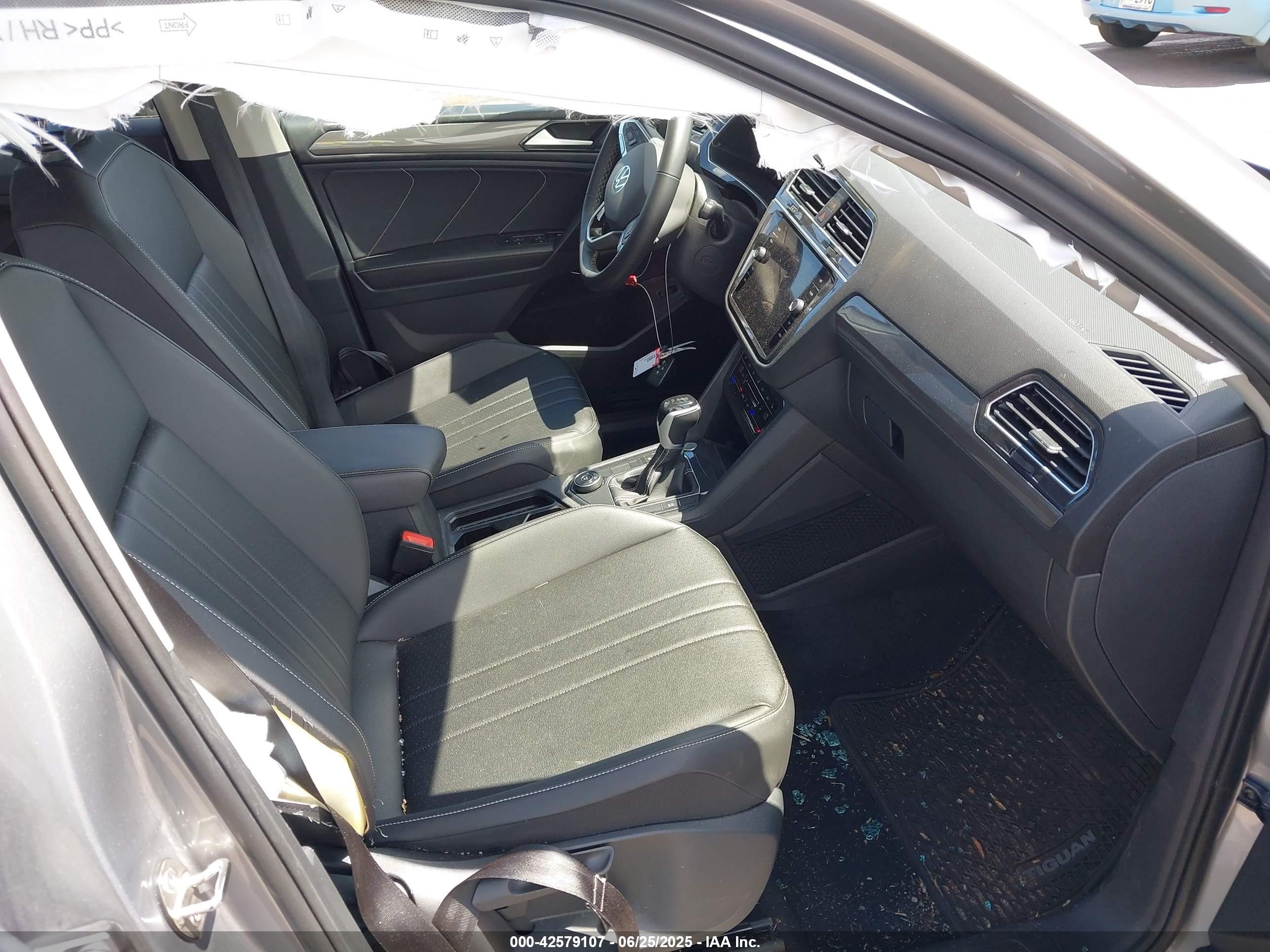 2024 Volkswagen Tiguan 2.0t Se/2.0t Wolfsburg Edition Silver vin: 3VV2B7AX9RM034389