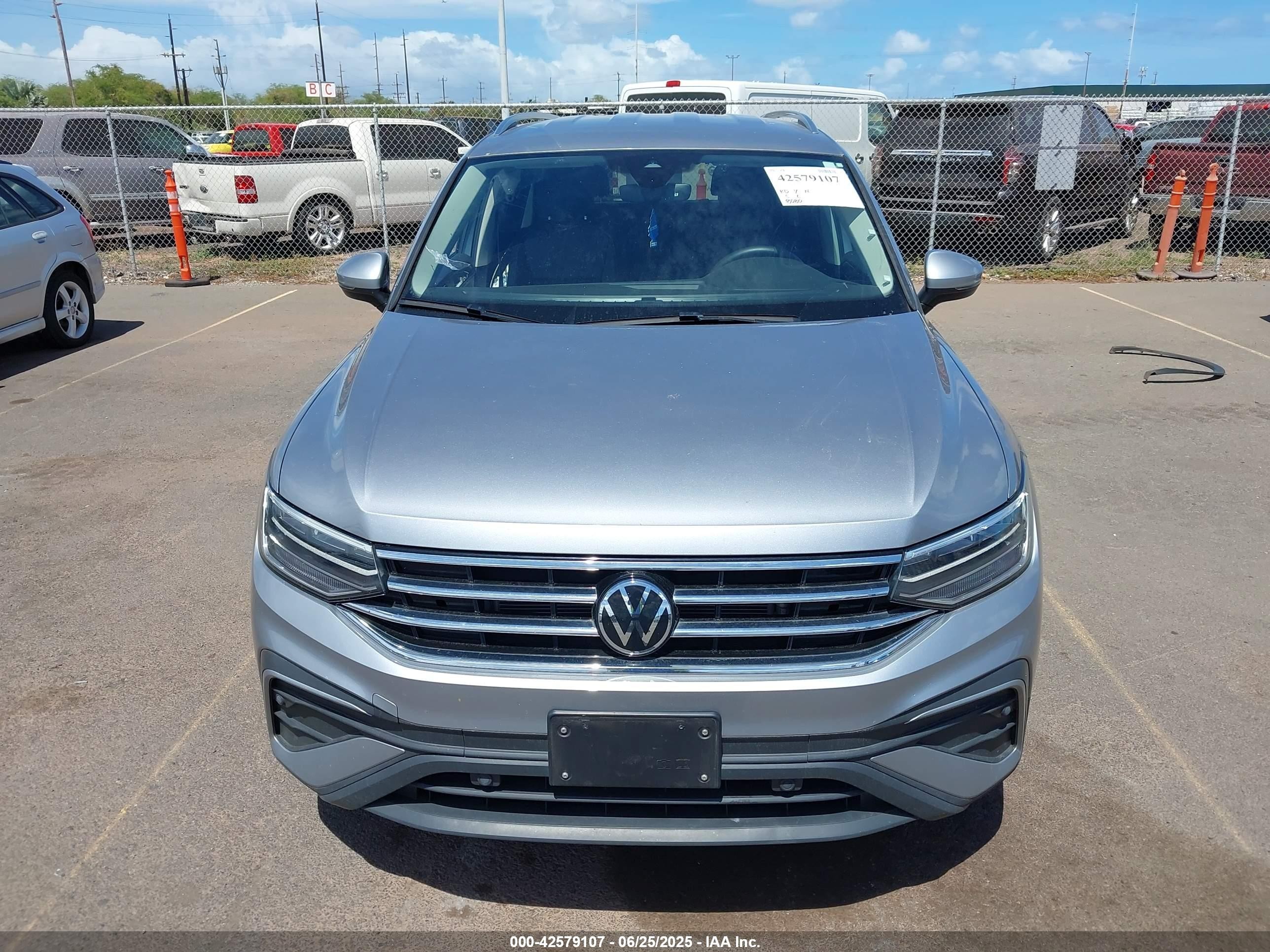 2024 Volkswagen Tiguan 2.0t Se/2.0t Wolfsburg Edition Silver vin: 3VV2B7AX9RM034389