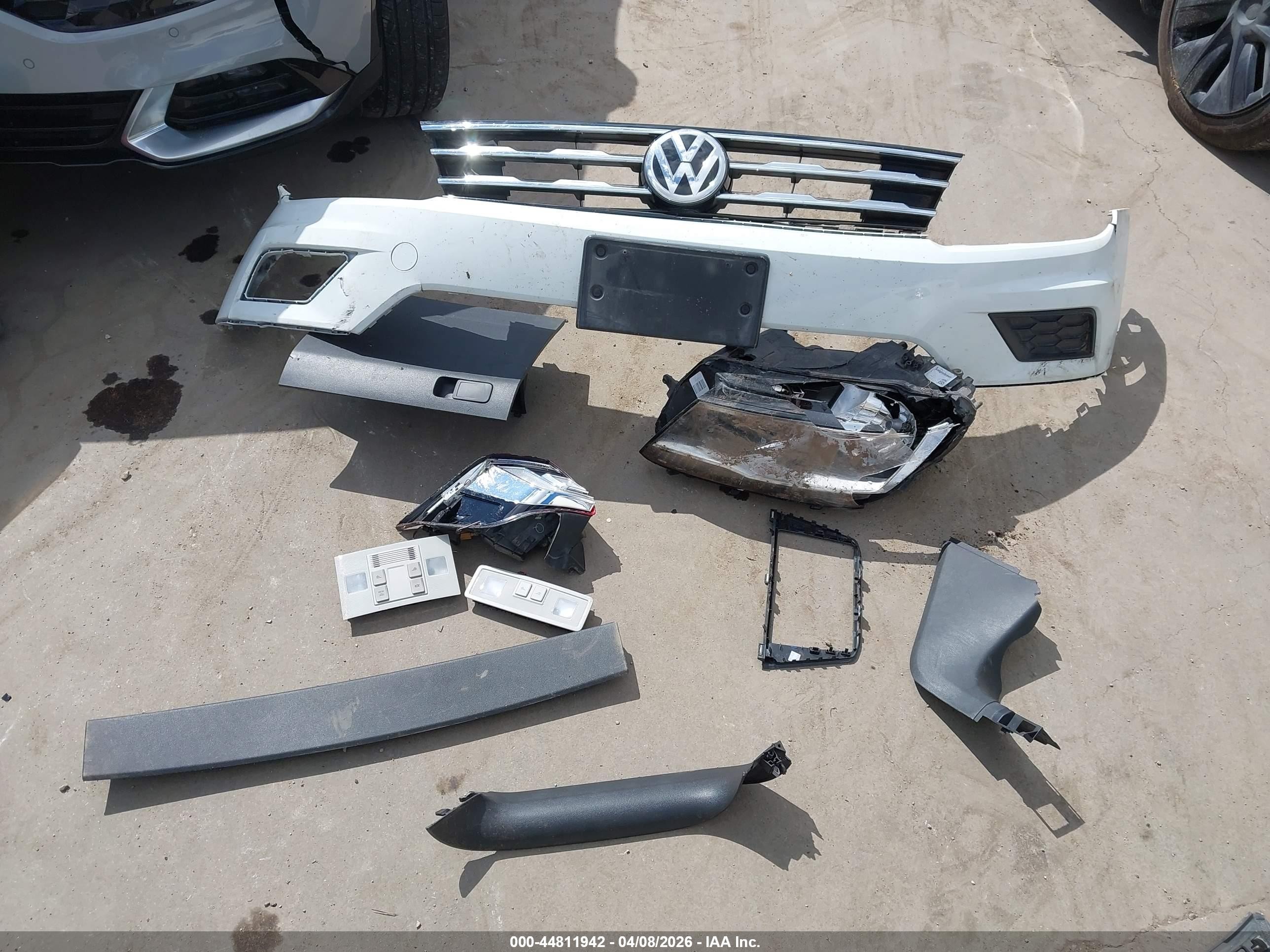 2020 Volkswagen Tiguan   Белый vin: 3VV2B7AXXLM065951