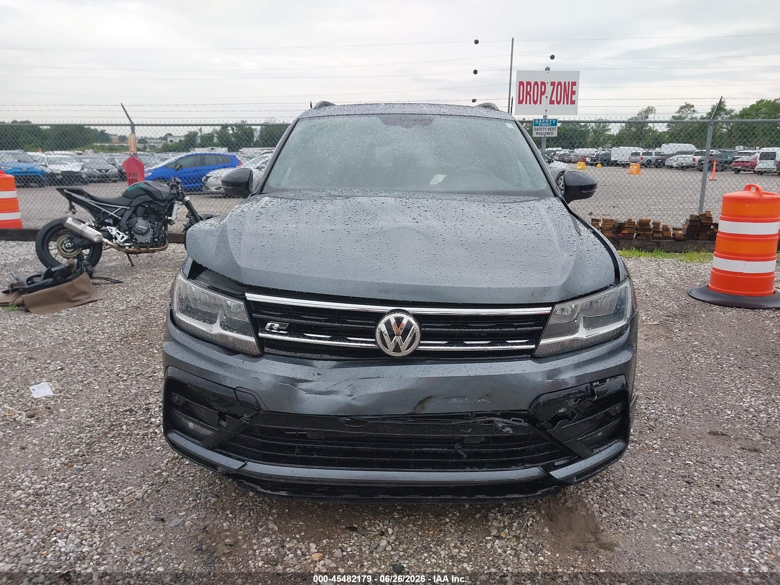 2020 Volkswagen Tiguan 2.0t Se/2.0t Se R-line Black/2.0t Sel Серый vin: 3VV2B7AXXLM136436