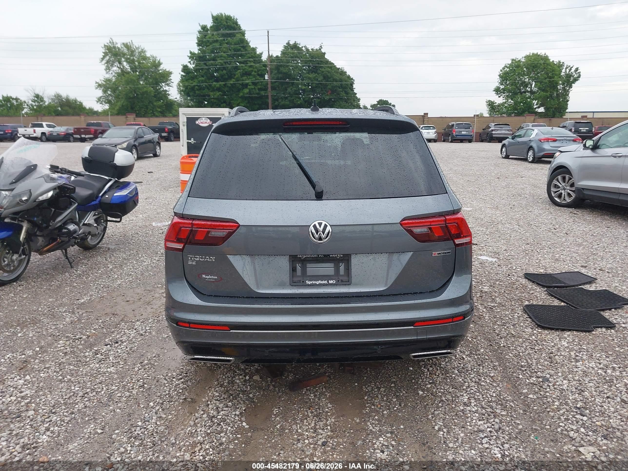 2020 Volkswagen Tiguan 2.0t Se/2.0t Se R-line Black/2.0t Sel Серый vin: 3VV2B7AXXLM136436