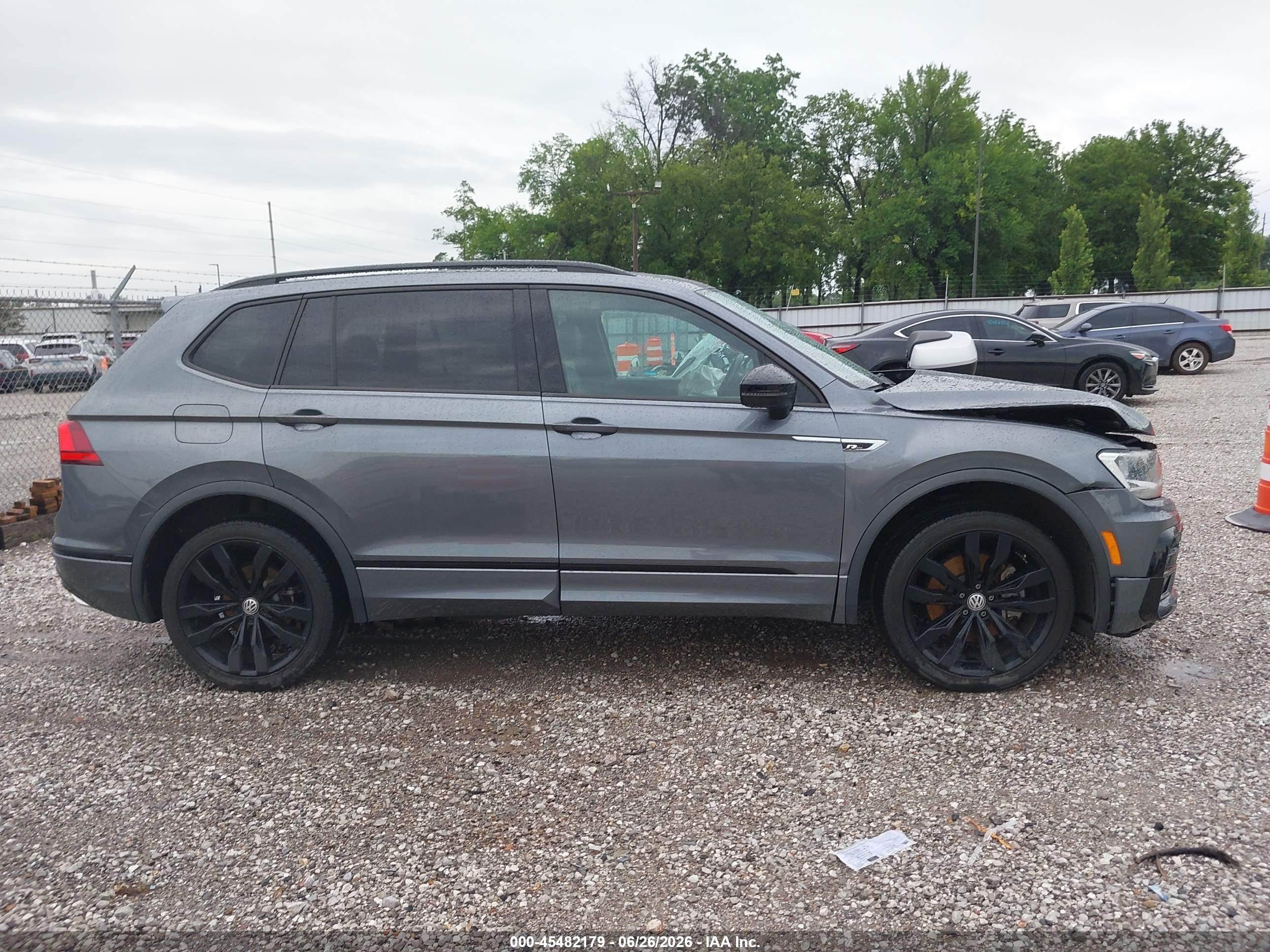 2020 Volkswagen Tiguan 2.0t Se/2.0t Se R-line Black/2.0t Sel Серый vin: 3VV2B7AXXLM136436