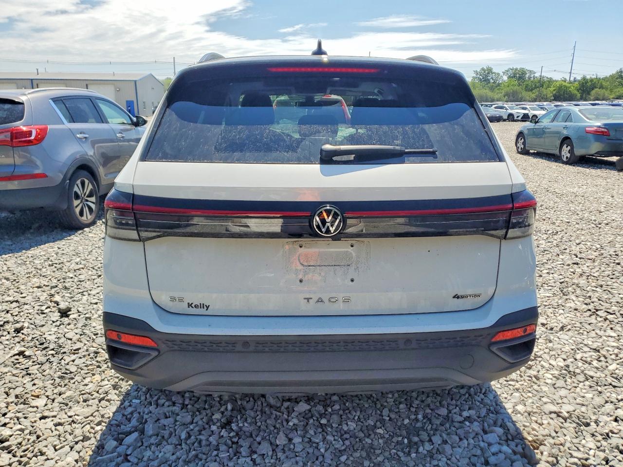 2025 Volkswagen Taos Se Black White vin: 3VV2C7B22SM004334