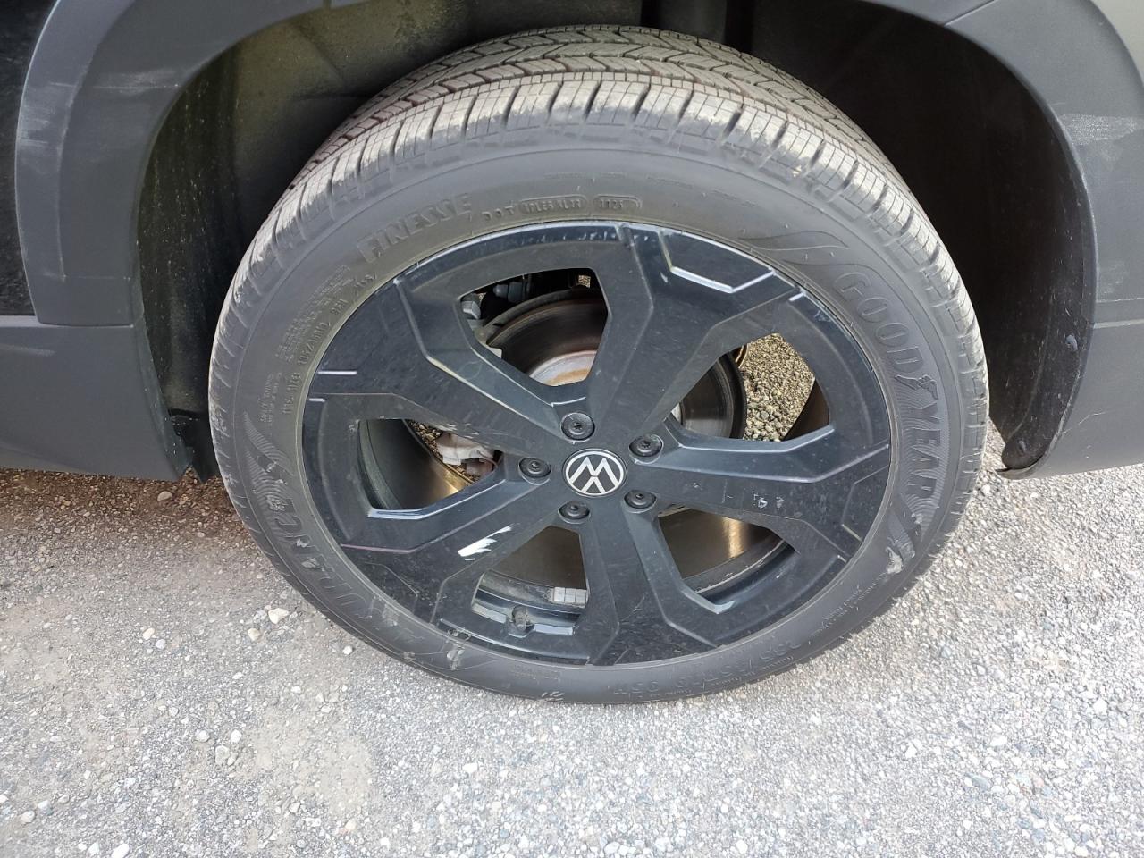 2026 Volkswagen Taos Se Black Black vin: 3VV2C7B27TM043034 Damage: Left Rear Wheel, Curb Rash, 3 To 4 Inches