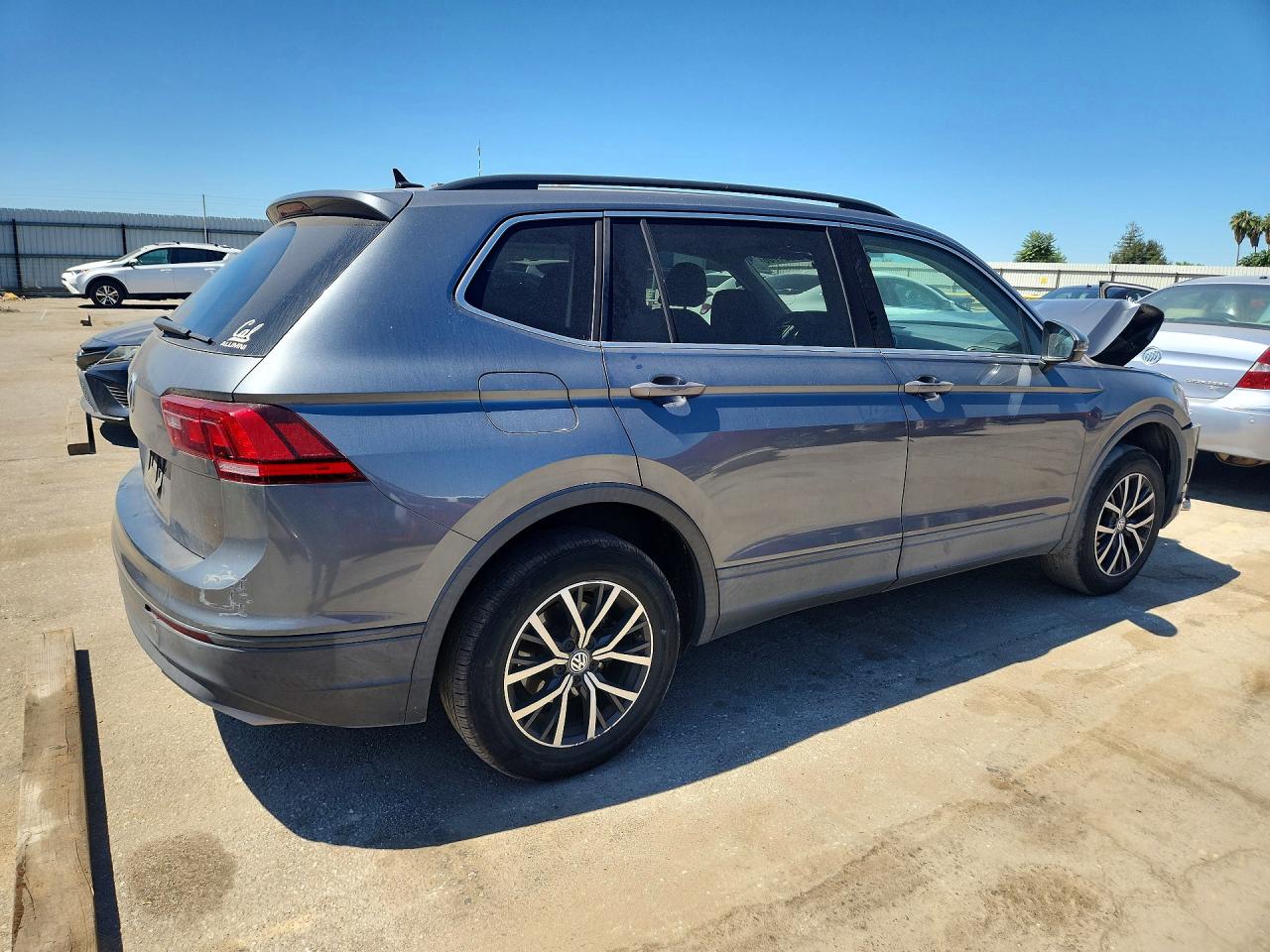 2019 Volkswagen Tiguan Se Серый vin: 3VV3B7AX2KM121643