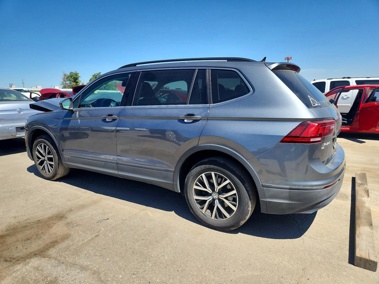 2019 Volkswagen Tiguan Se Серый vin: 3VV3B7AX2KM121643