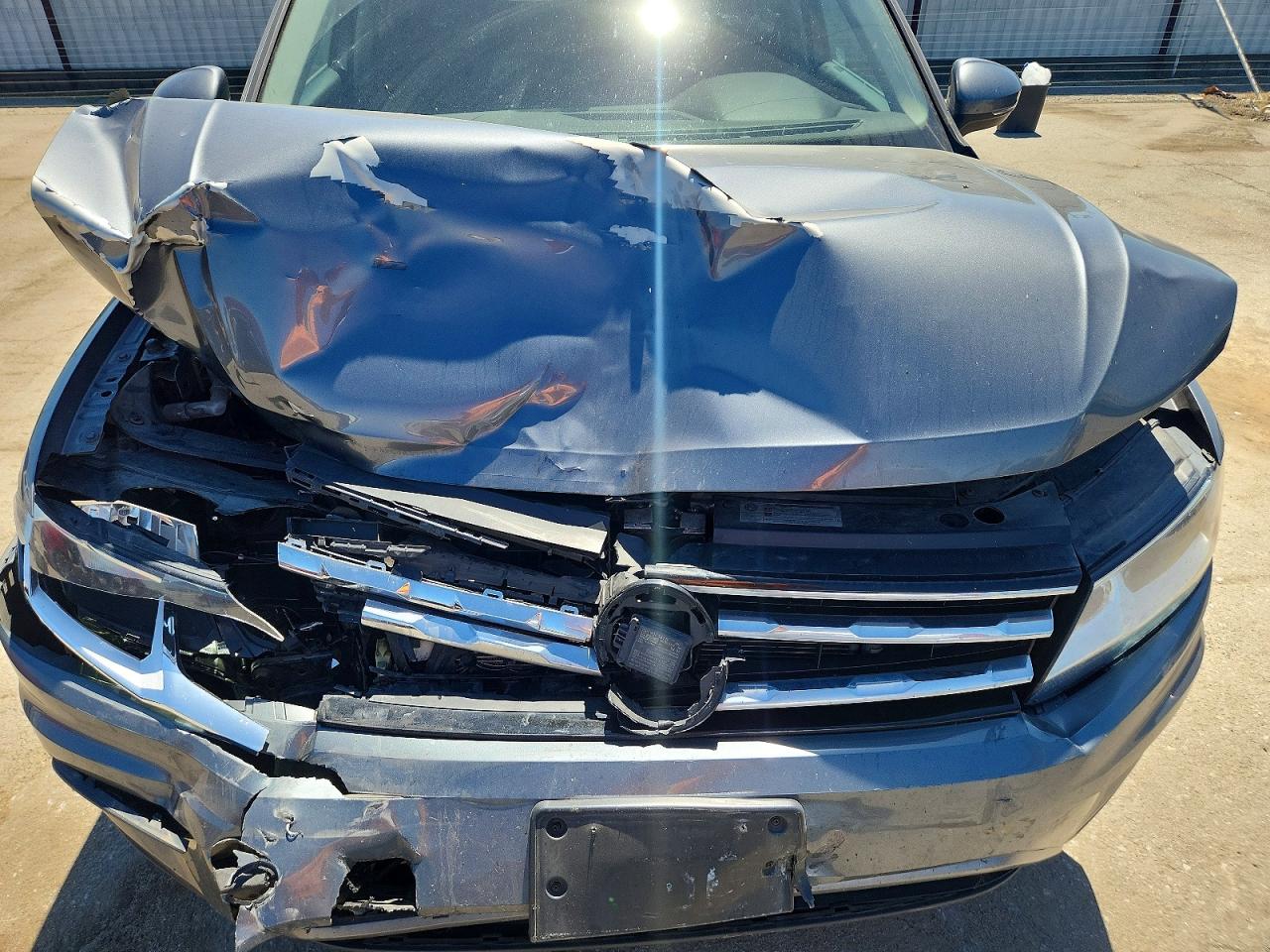 2019 Volkswagen Tiguan Se Серый vin: 3VV3B7AX2KM121643