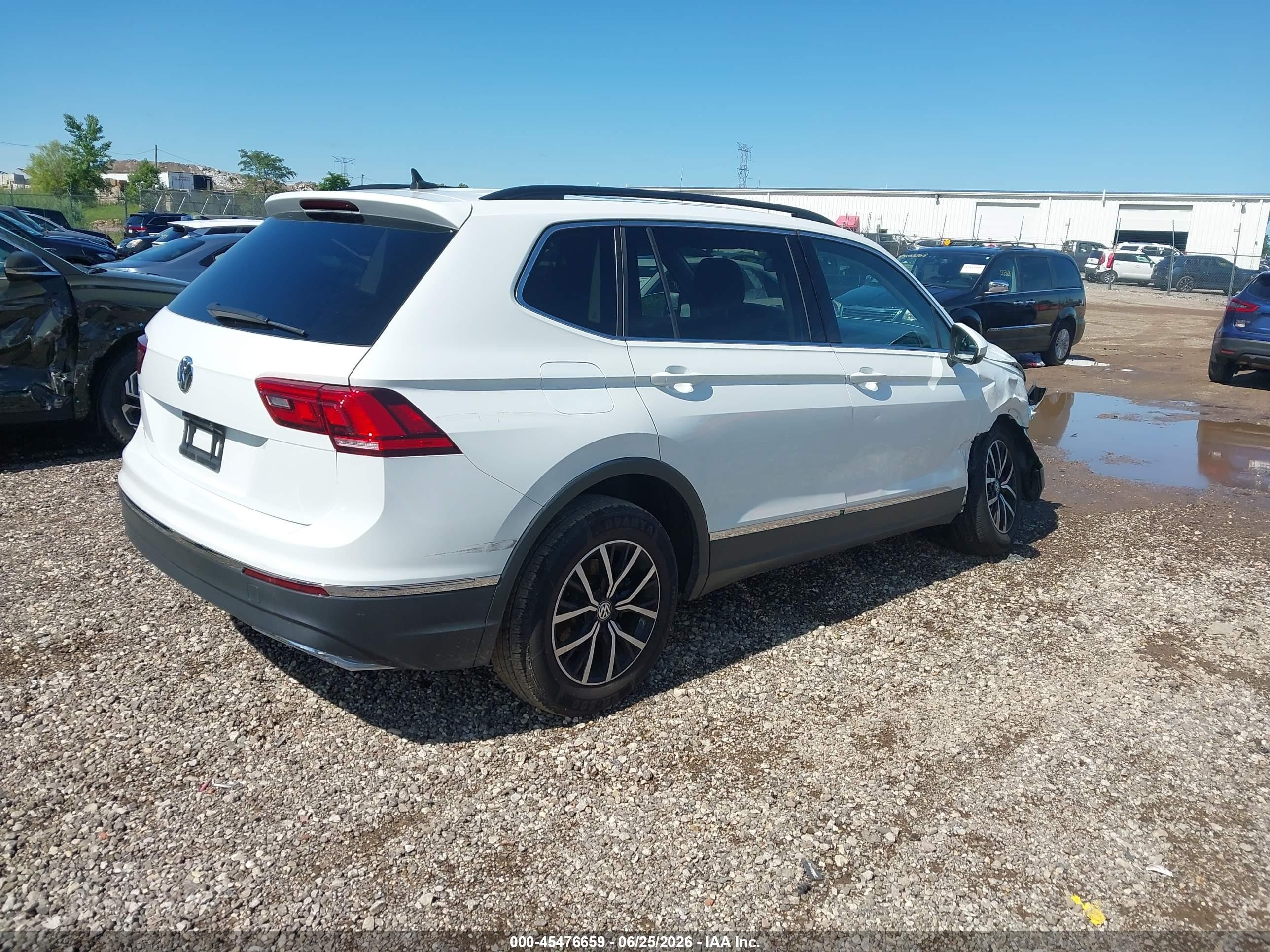 2021 Volkswagen Tiguan 2.0t Se/2.0t Se R-line Black/2.0t Sel White vin: 3VV3B7AX2MM080224
