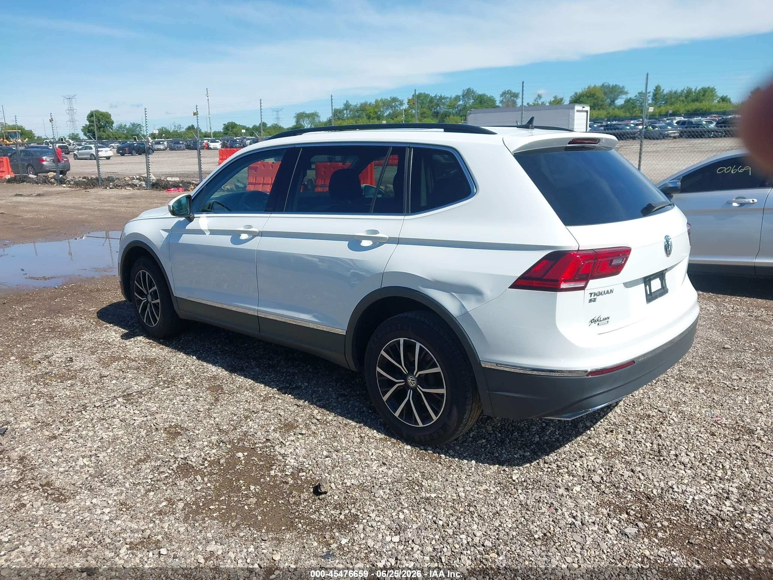 2021 Volkswagen Tiguan 2.0t Se/2.0t Se R-line Black/2.0t Sel White vin: 3VV3B7AX2MM080224