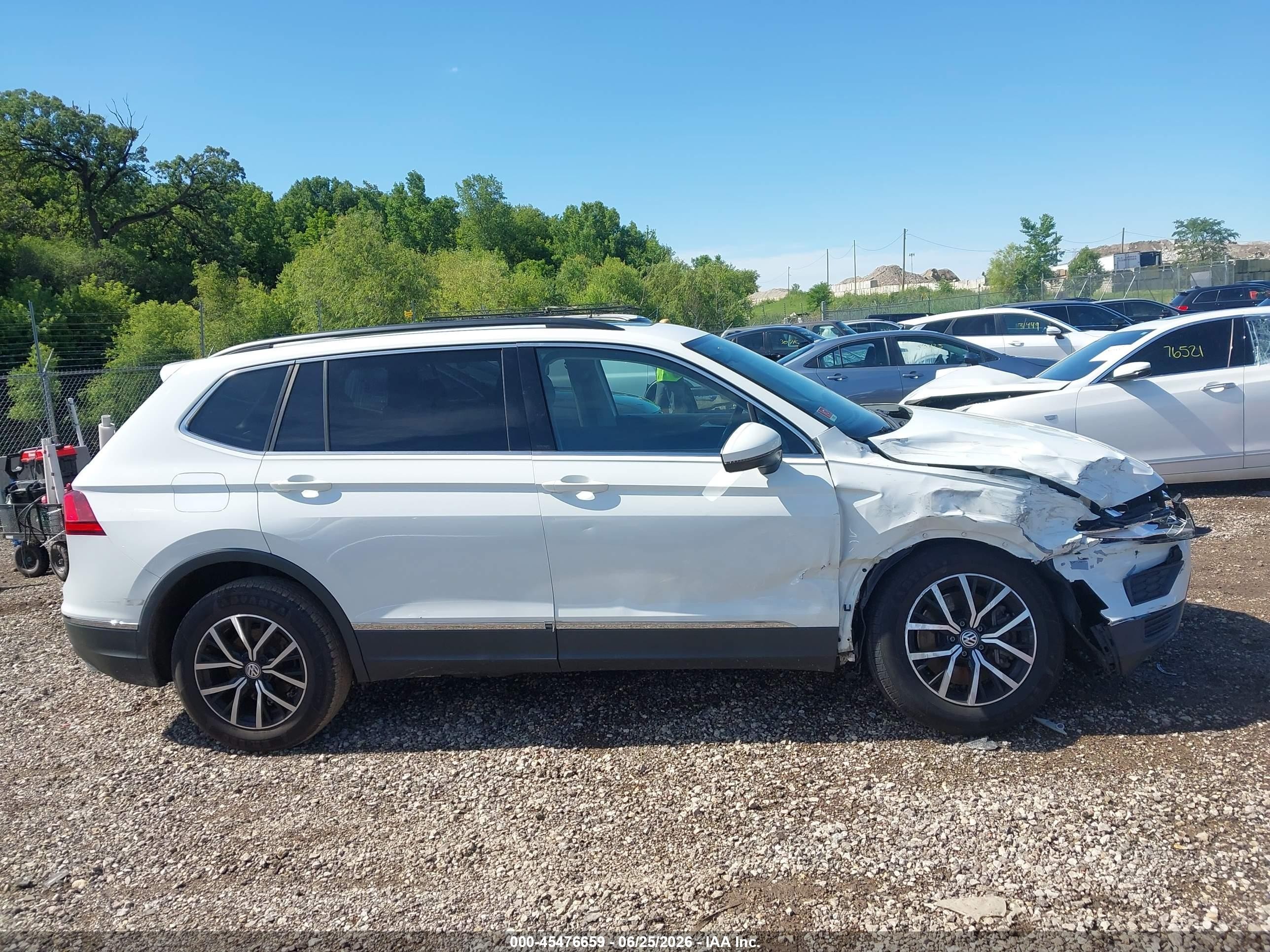 2021 Volkswagen Tiguan 2.0t Se/2.0t Se R-line Black/2.0t Sel White vin: 3VV3B7AX2MM080224