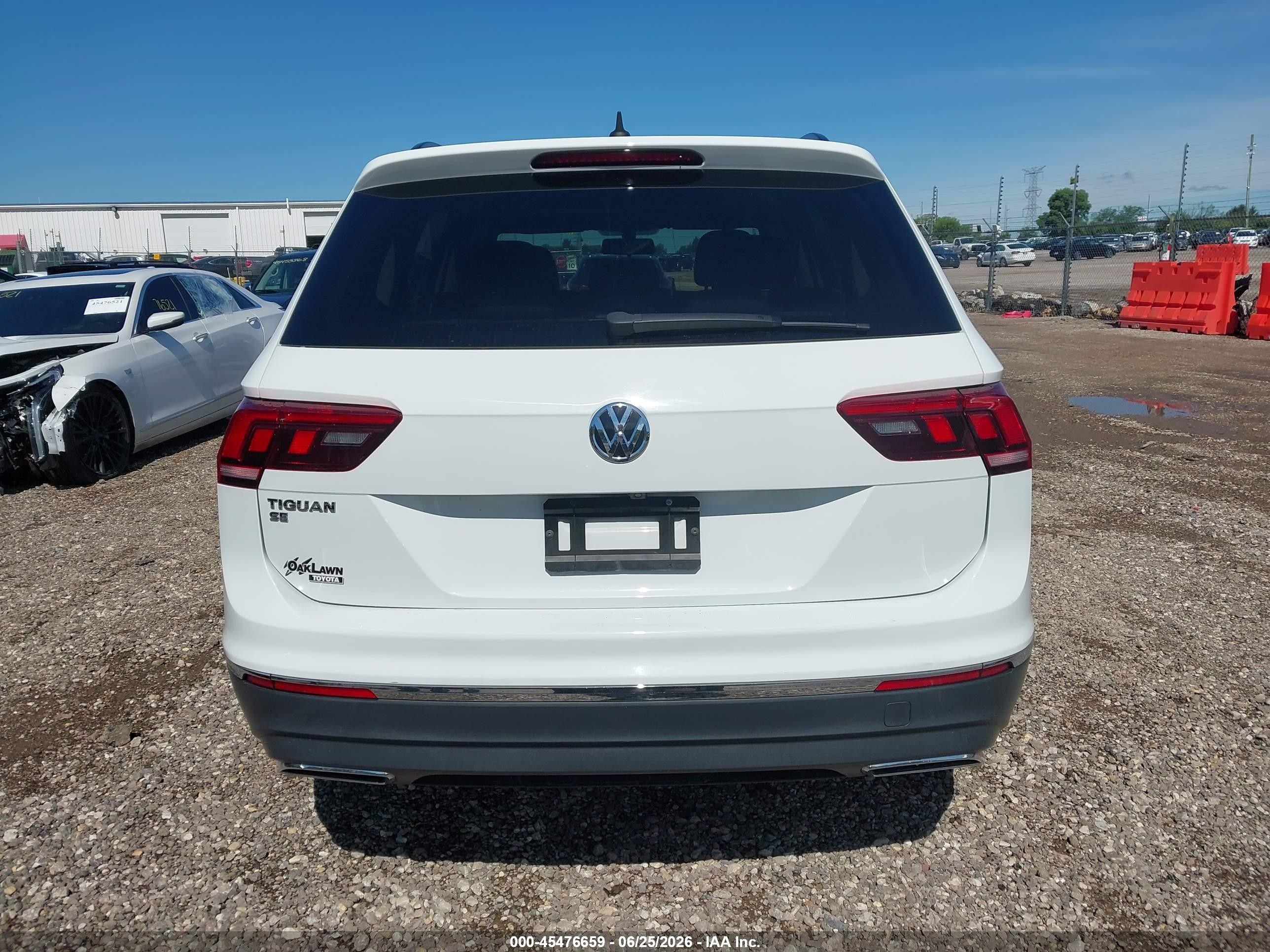 2021 Volkswagen Tiguan 2.0t Se/2.0t Se R-line Black/2.0t Sel White vin: 3VV3B7AX2MM080224