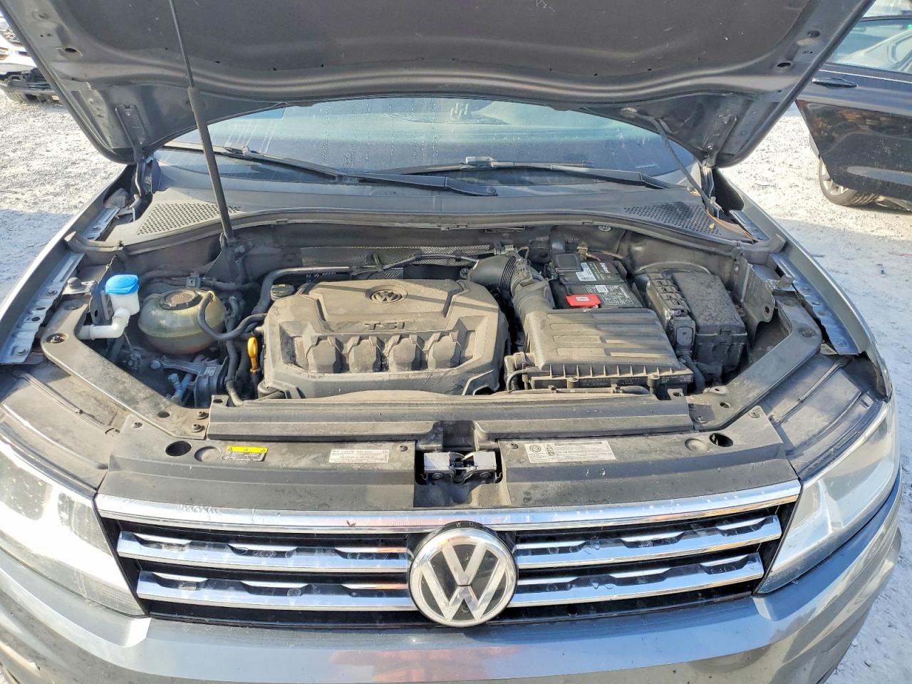 2018 Volkswagen Tiguan Se Gray vin: 3VV3B7AX3JM185477