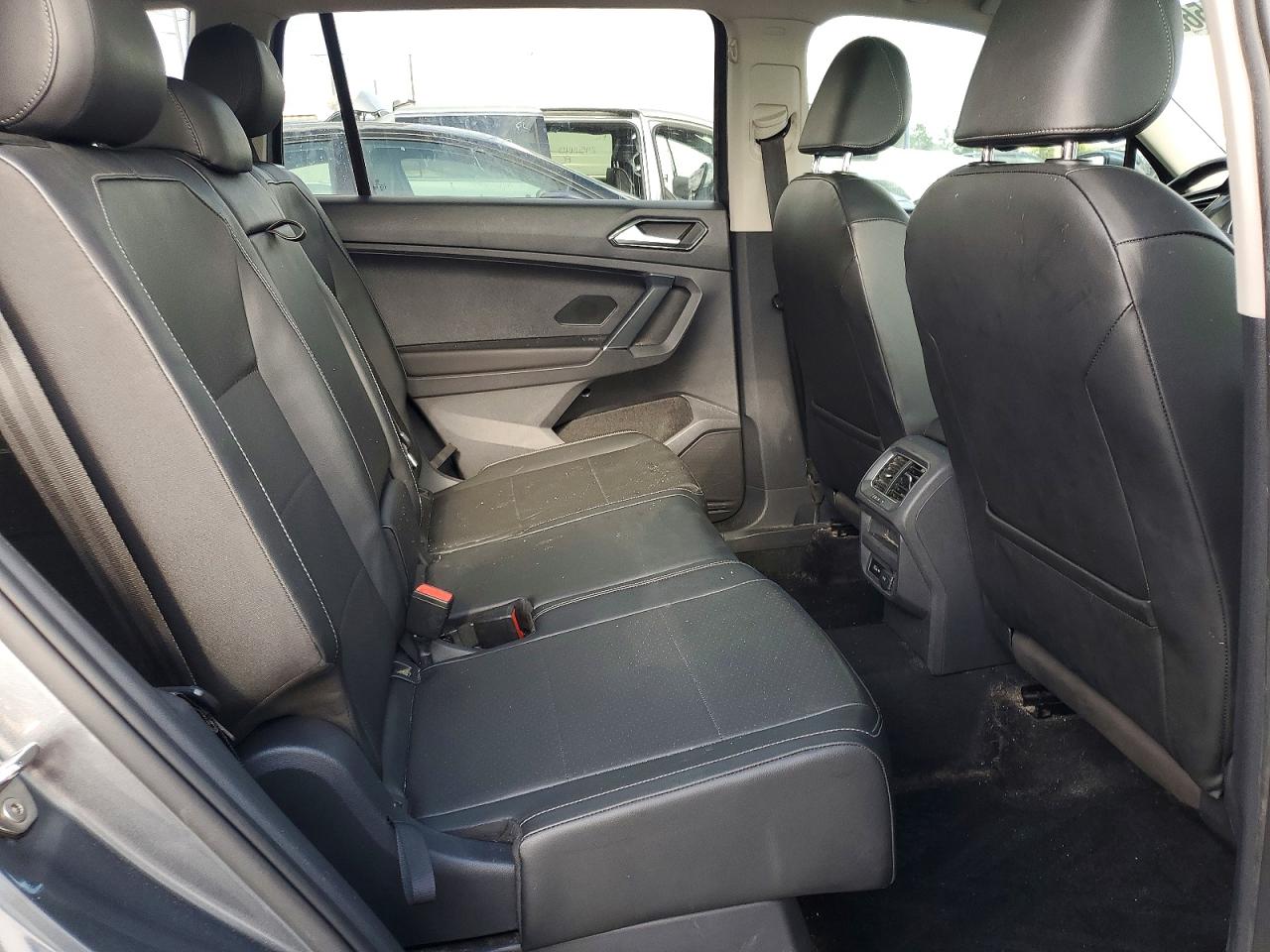 2018 Volkswagen Tiguan Se Gray vin: 3VV3B7AX3JM185477