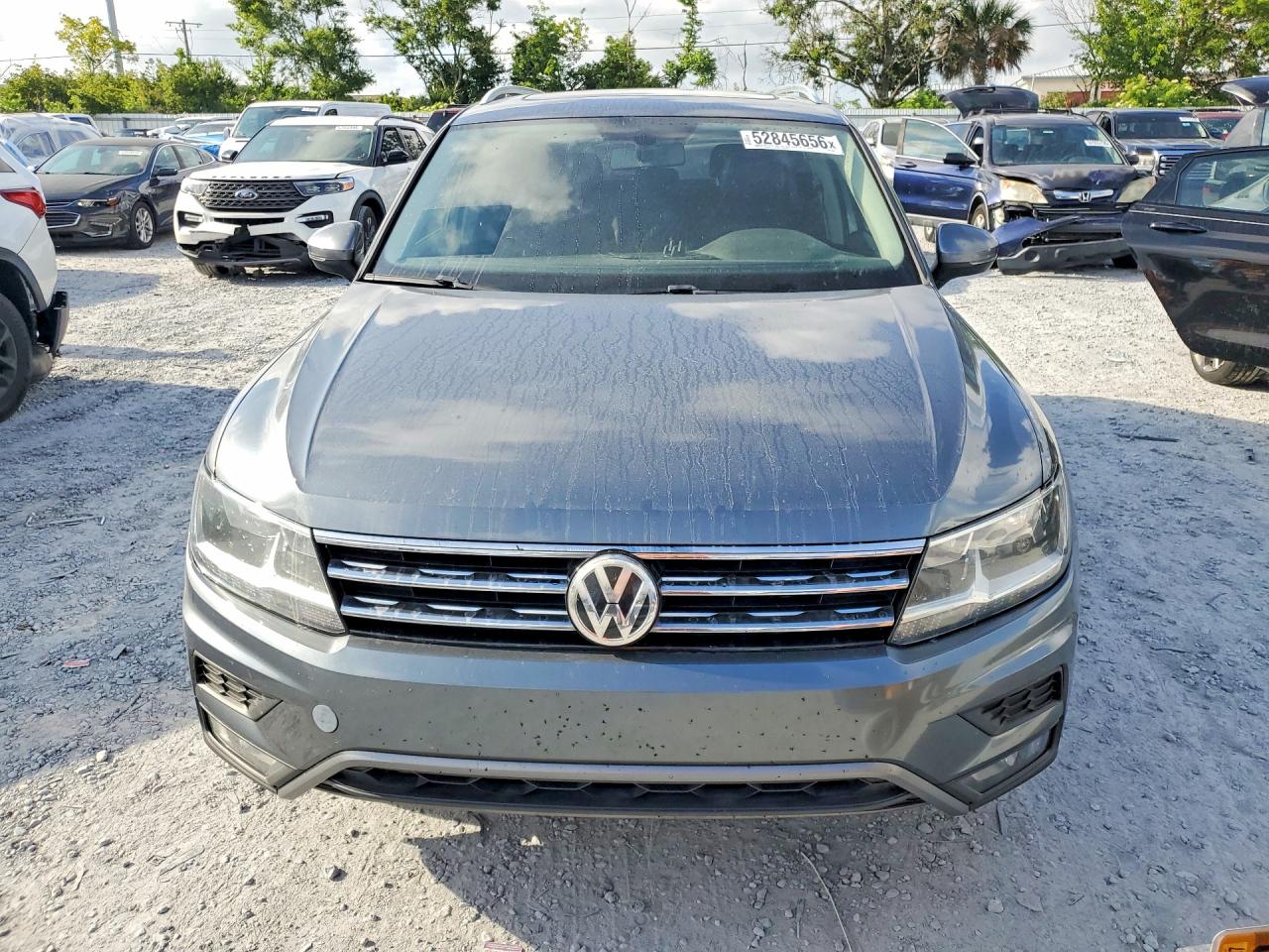 2018 Volkswagen Tiguan Se Gray vin: 3VV3B7AX3JM185477