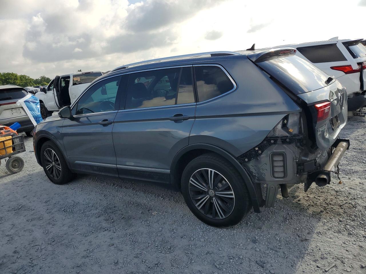 2018 Volkswagen Tiguan Se Gray vin: 3VV3B7AX3JM185477