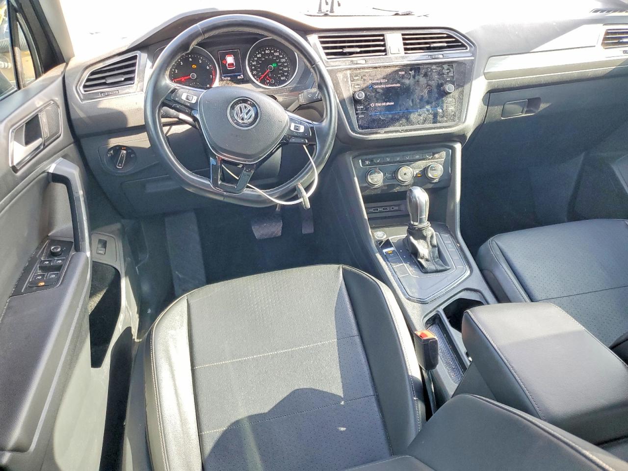 2018 Volkswagen Tiguan Se Gray vin: 3VV3B7AX3JM185477