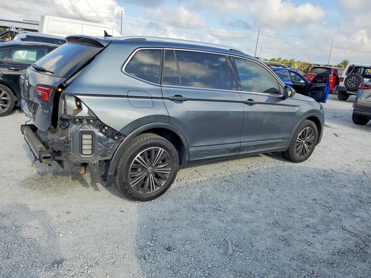 2018 Volkswagen Tiguan Se Gray vin: 3VV3B7AX3JM185477
