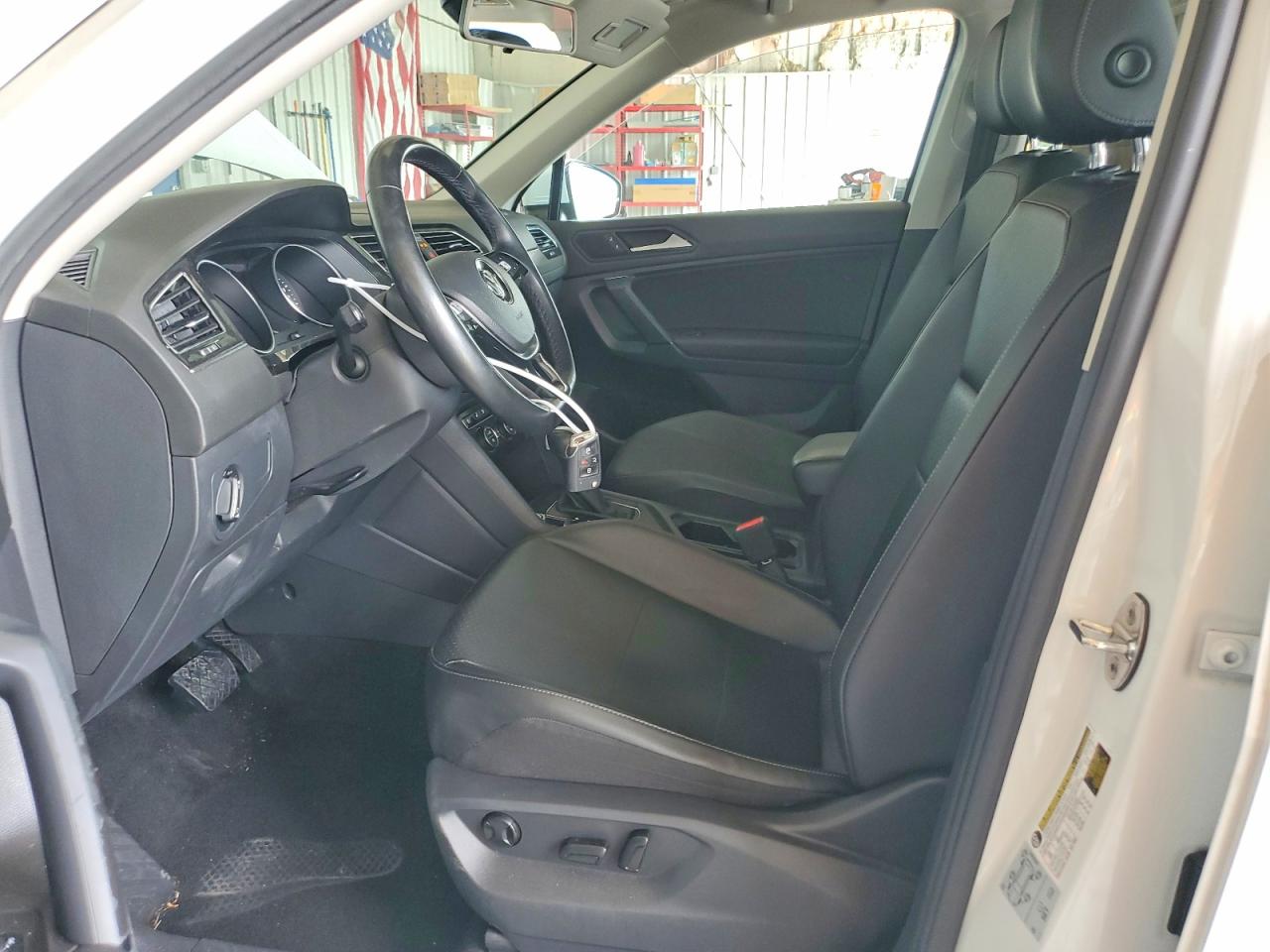 2019 Volkswagen Tiguan Se/sel/sel R-line Jet-black/sel R-line White vin: 3VV3B7AX3KM039453