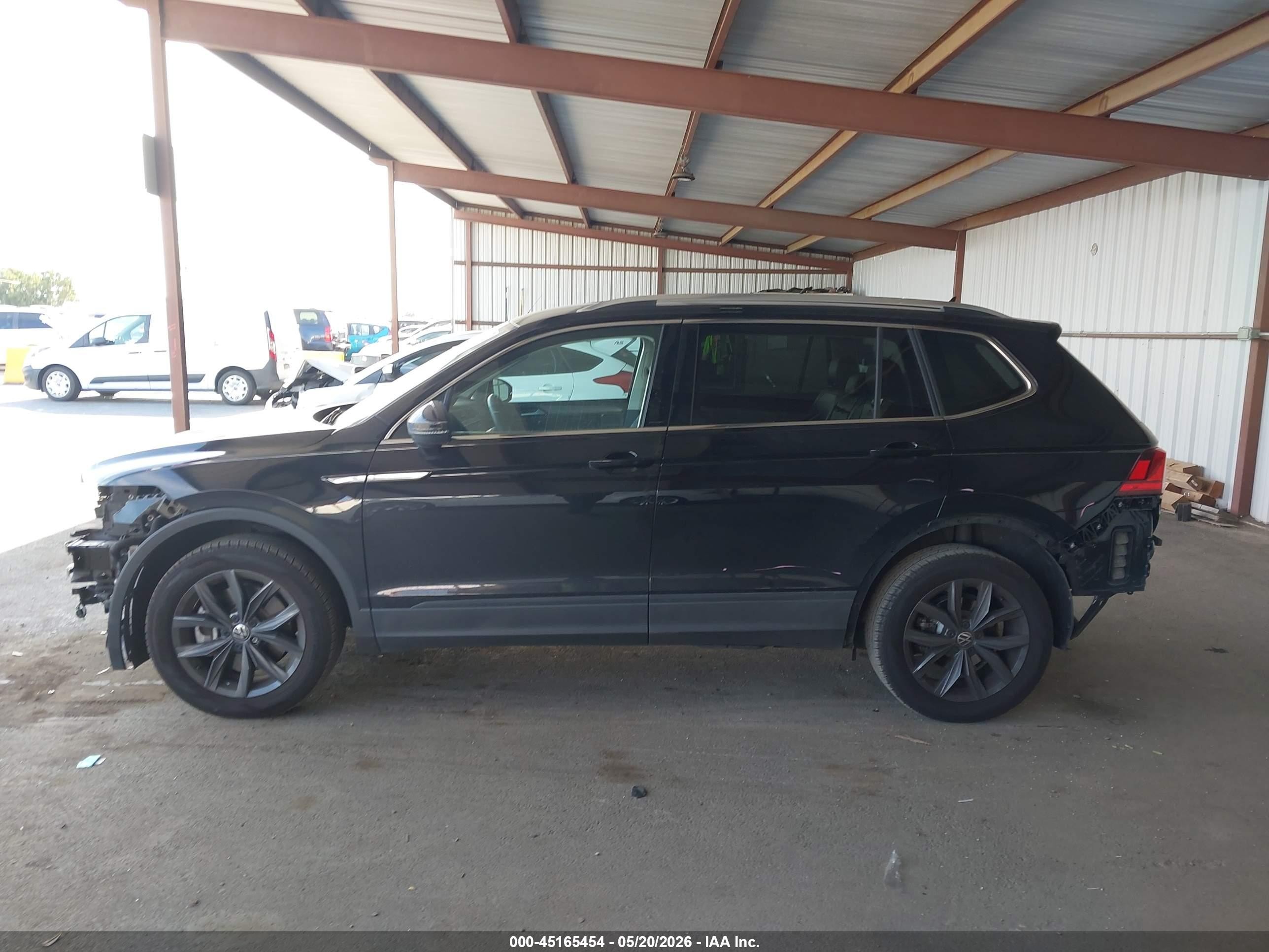 2022 Volkswagen Tiguan 2.0t Se Черный vin: 3VV3B7AX4NM141624