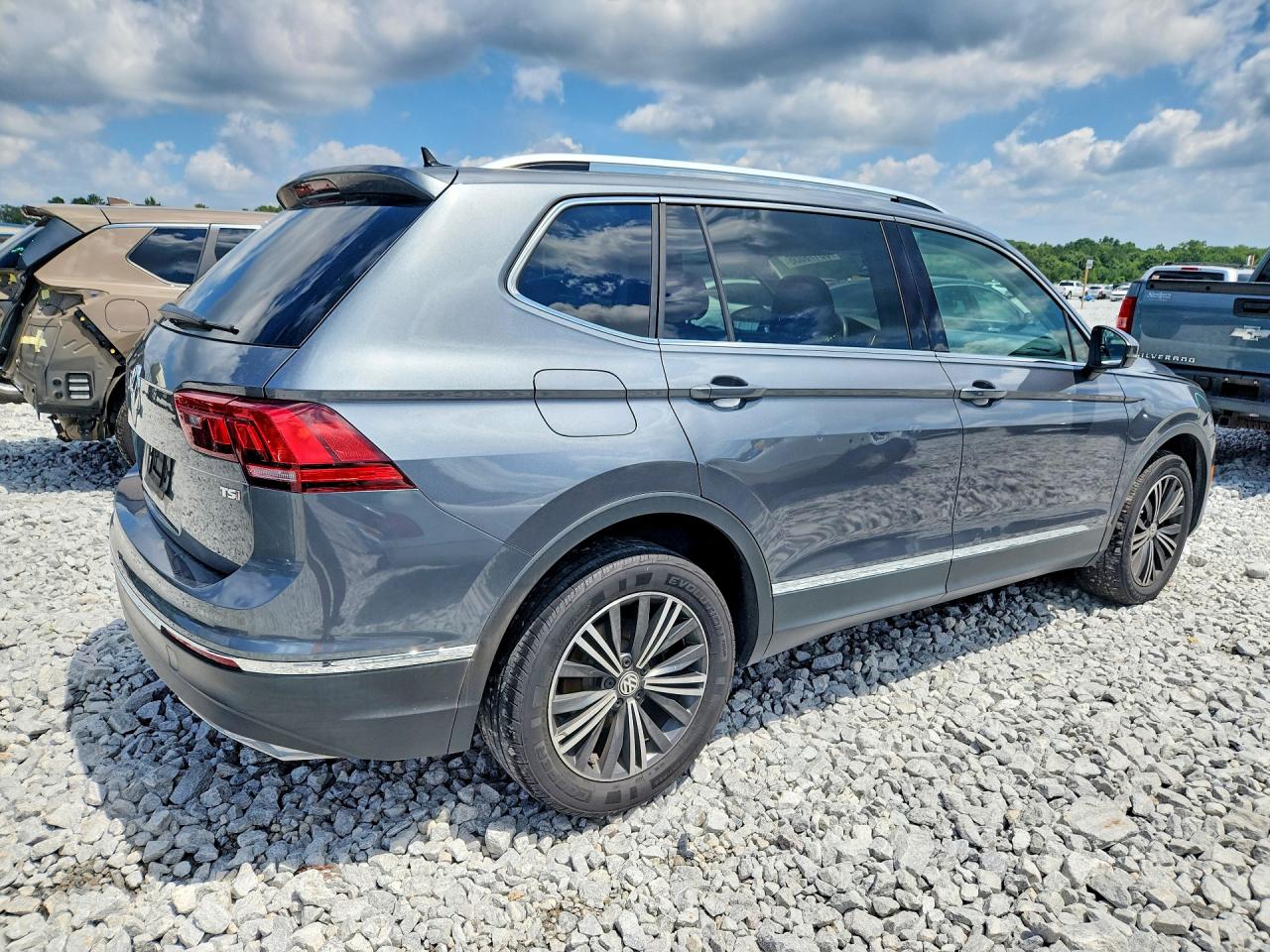 2018 Volkswagen Tiguan Se Gray vin: 3VV3B7AX6JM017008