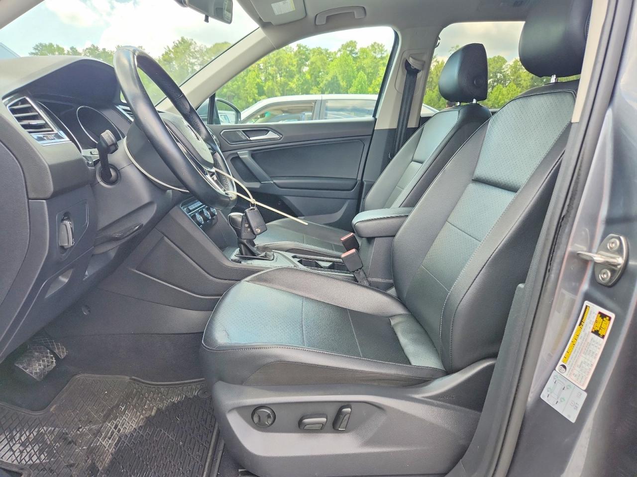 2018 Volkswagen Tiguan Se Gray vin: 3VV3B7AX6JM017008