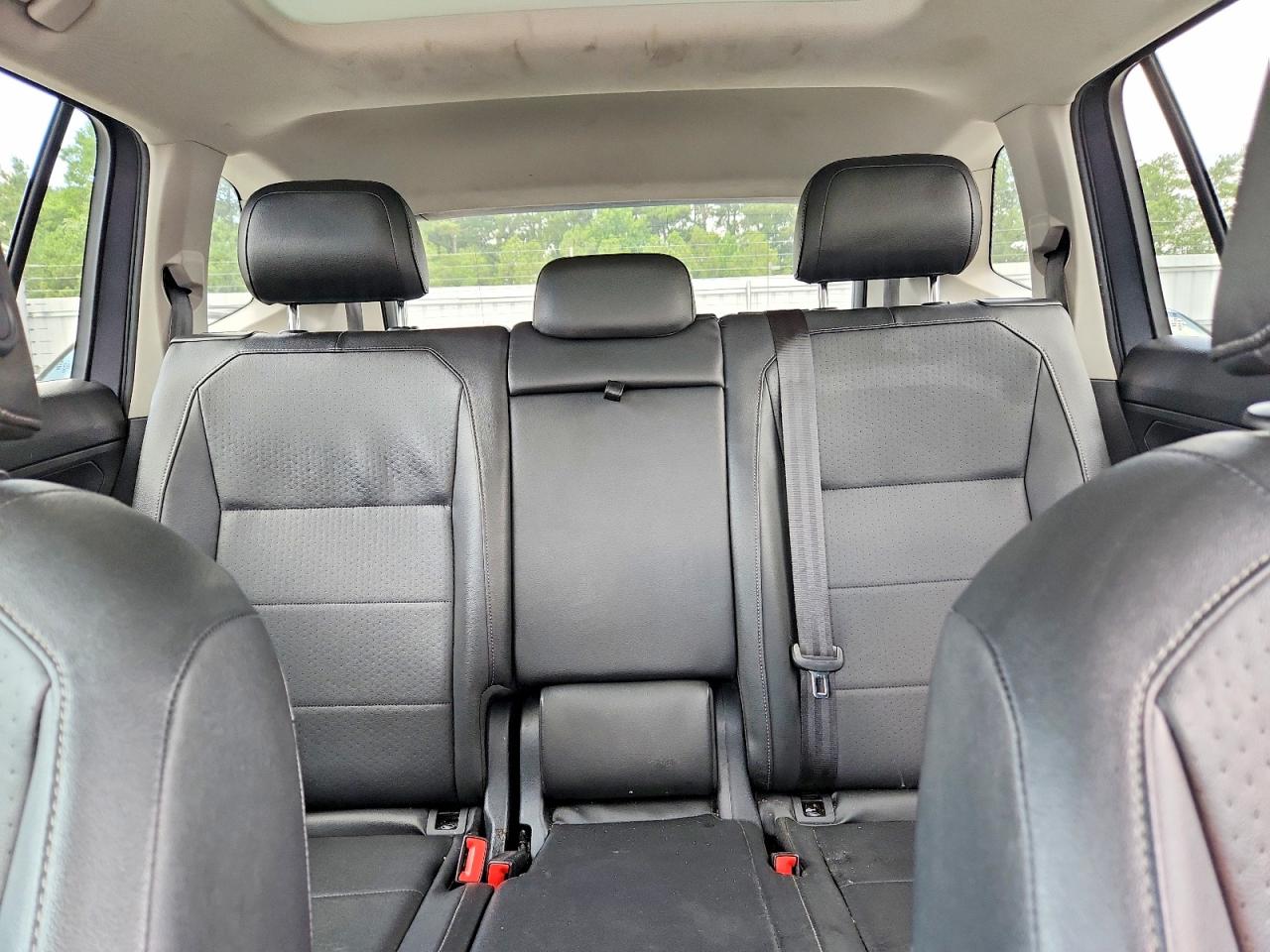 2018 Volkswagen Tiguan Se Gray vin: 3VV3B7AX6JM017008