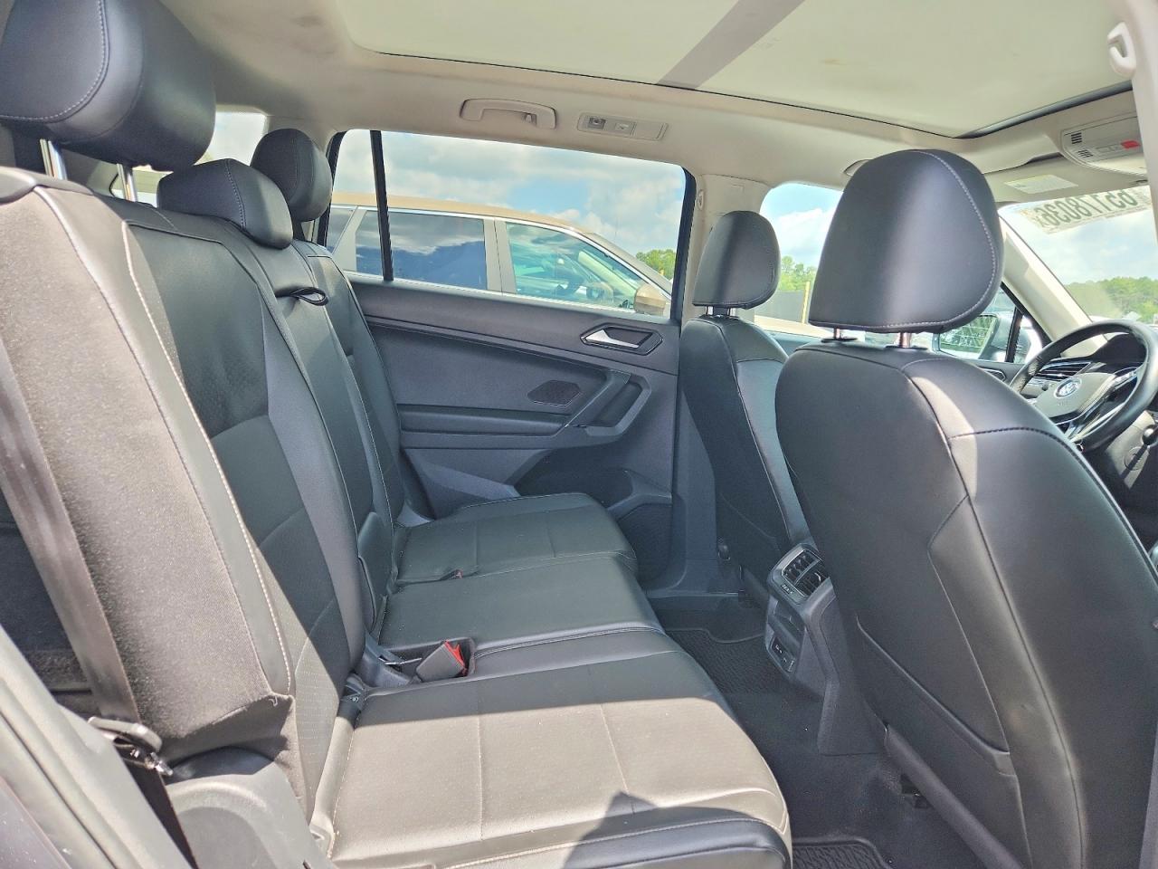 2018 Volkswagen Tiguan Se Gray vin: 3VV3B7AX6JM017008