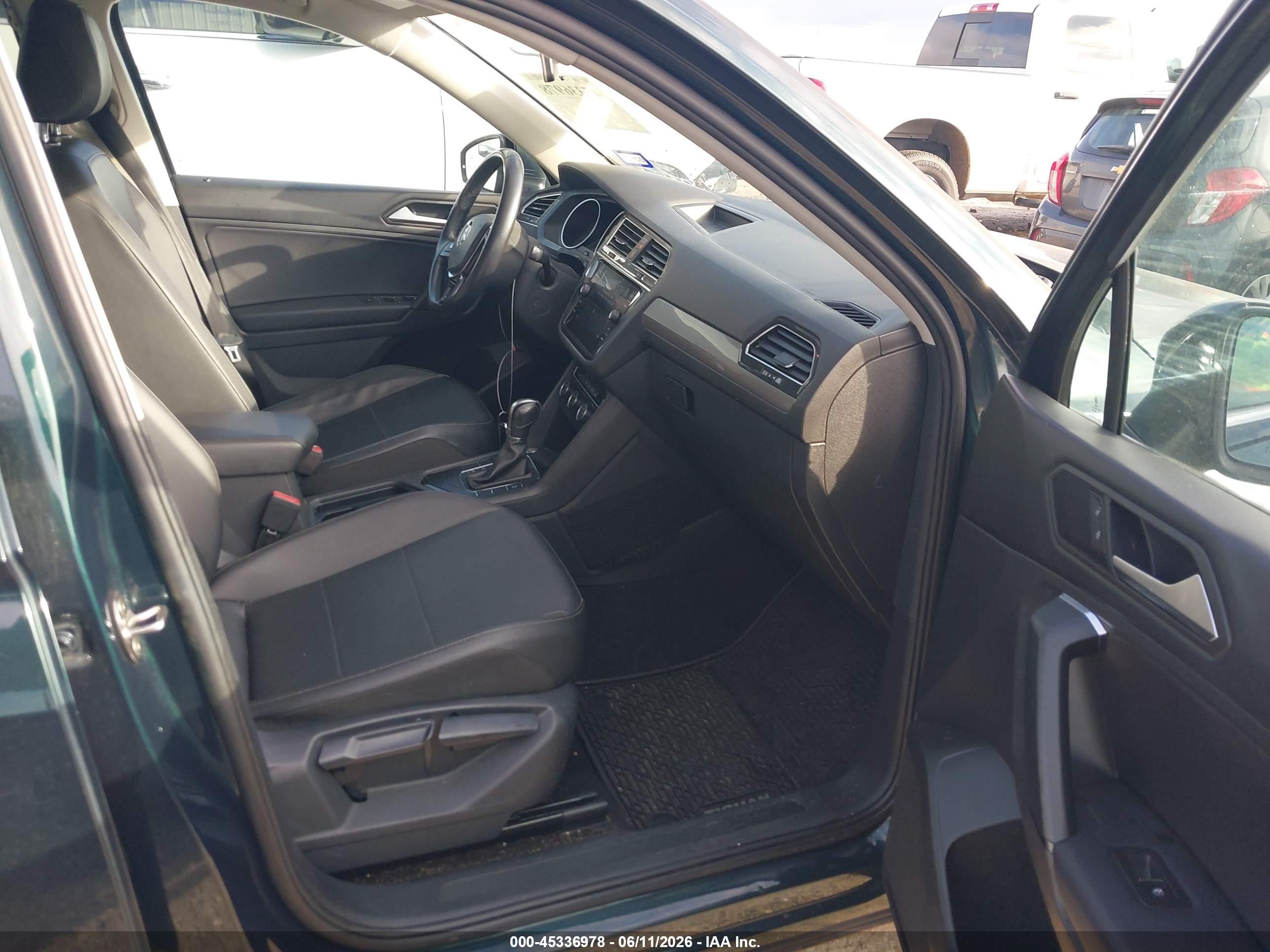 2019 Volkswagen Tiguan 2.0t Se/2.0t Sel/2.0t Sel R-line/2.0t Sel R-line Black Green vin: 3VV3B7AX7KM130905