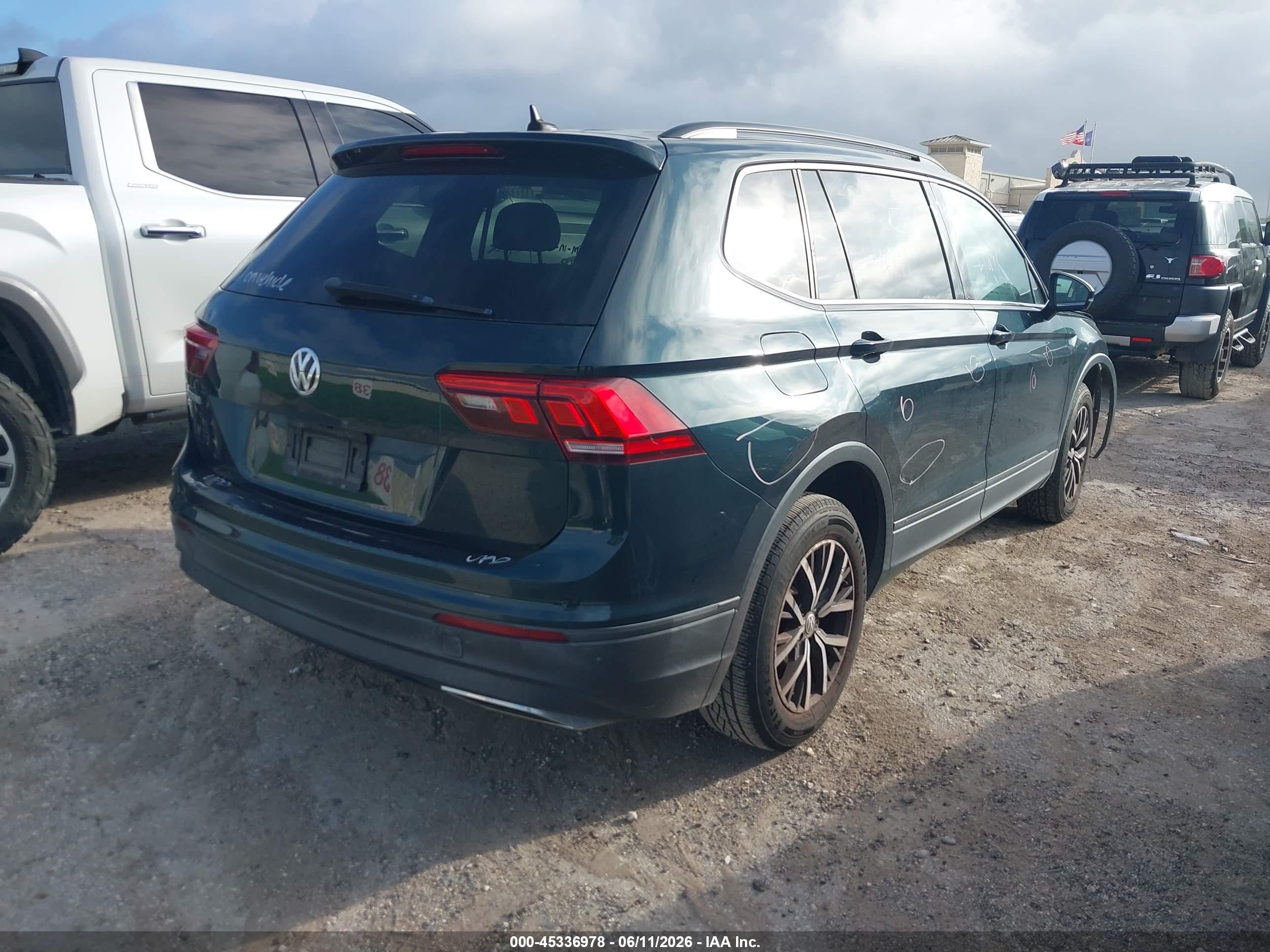 2019 Volkswagen Tiguan 2.0t Se/2.0t Sel/2.0t Sel R-line/2.0t Sel R-line Black Green vin: 3VV3B7AX7KM130905