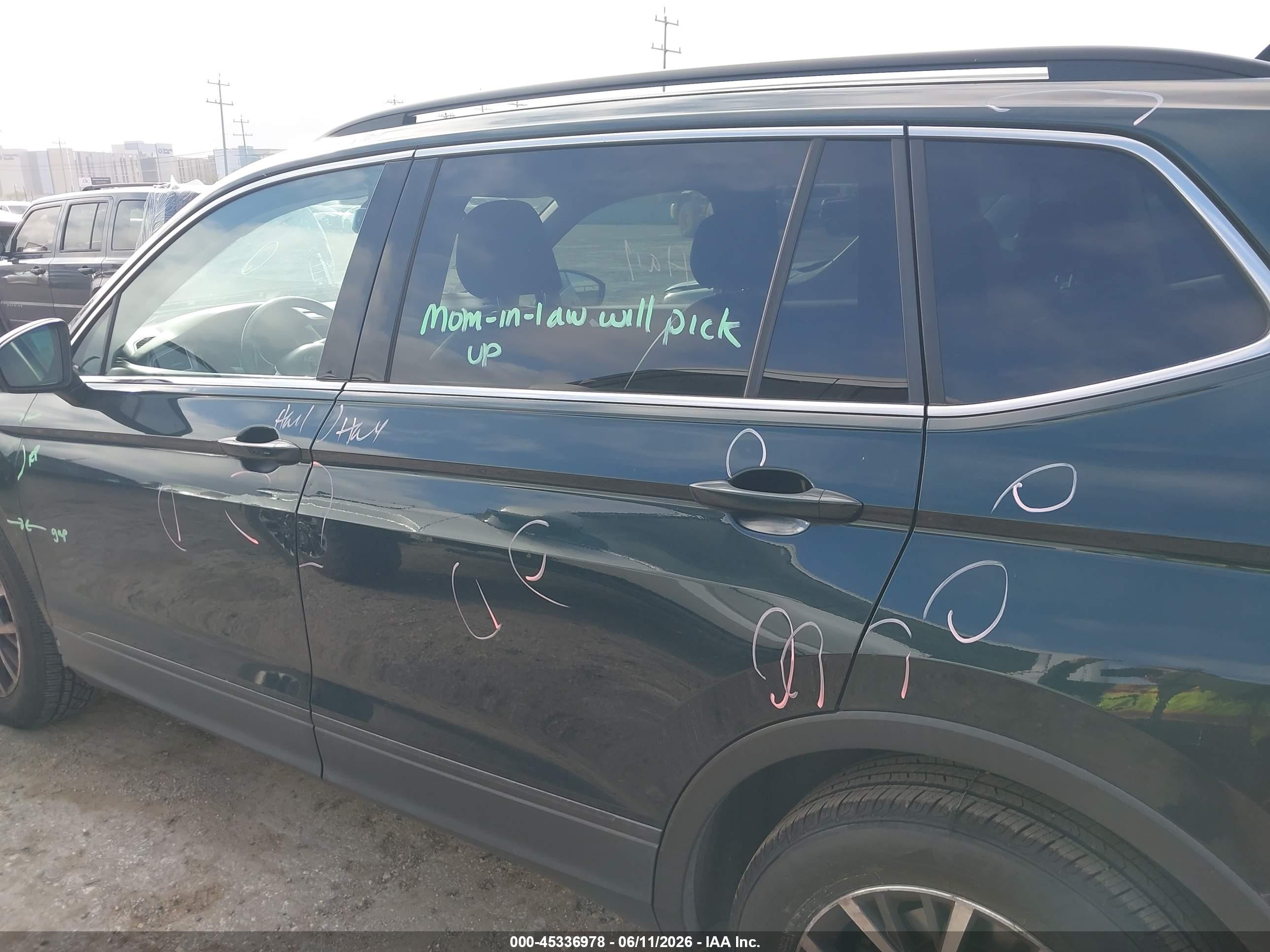 2019 Volkswagen Tiguan 2.0t Se/2.0t Sel/2.0t Sel R-line/2.0t Sel R-line Black Green vin: 3VV3B7AX7KM130905