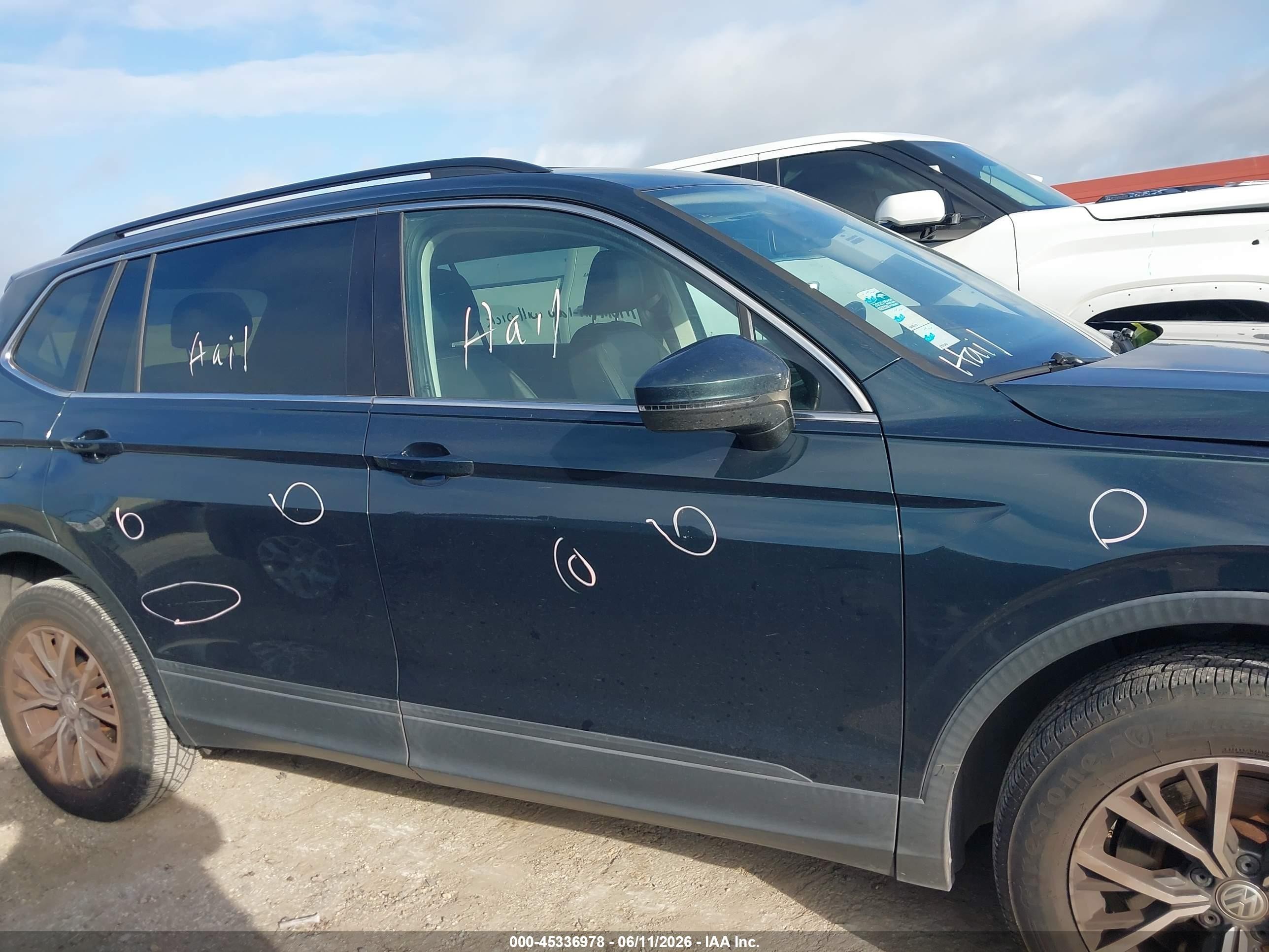 2019 Volkswagen Tiguan 2.0t Se/2.0t Sel/2.0t Sel R-line/2.0t Sel R-line Black Green vin: 3VV3B7AX7KM130905