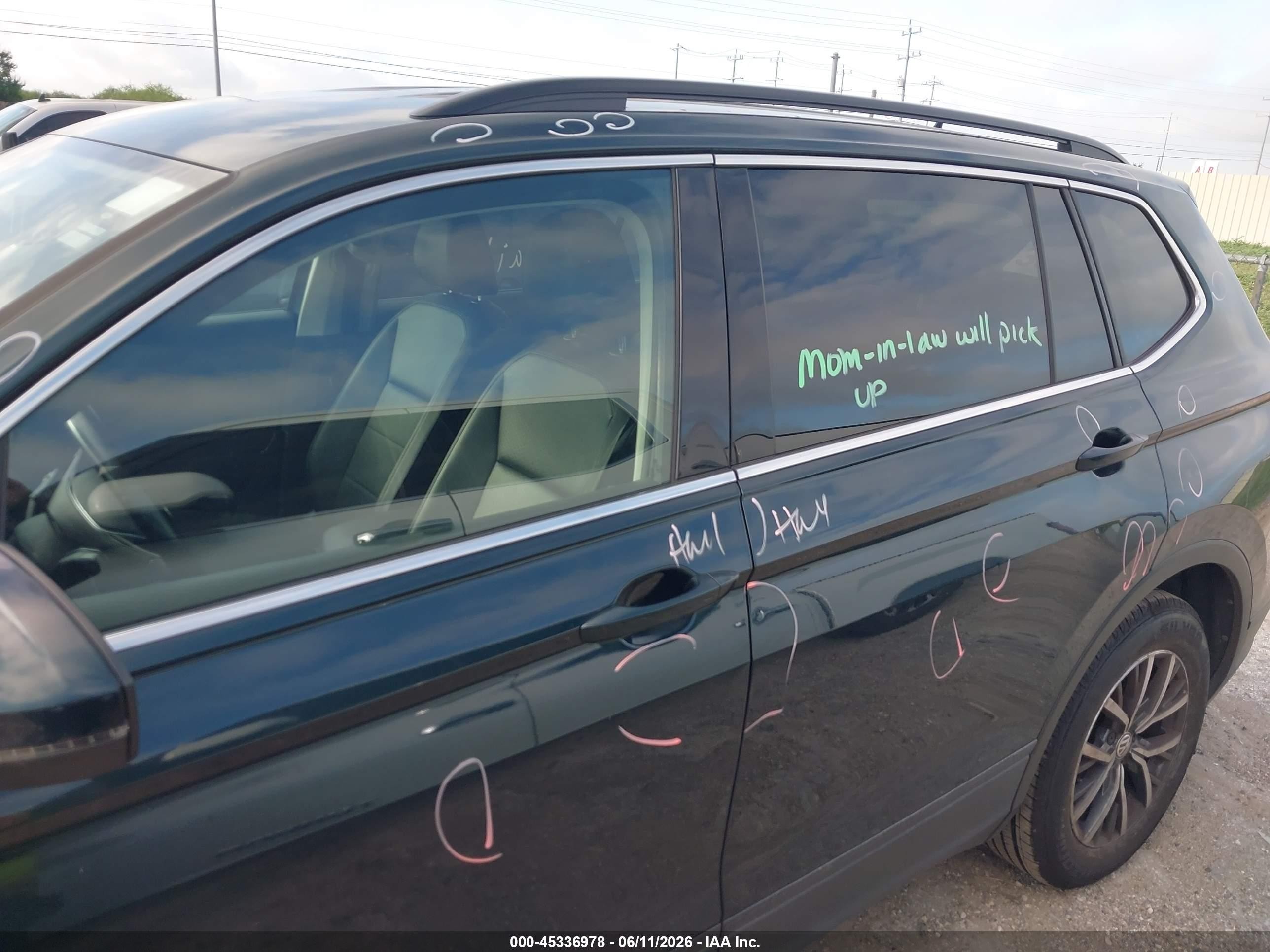 2019 Volkswagen Tiguan 2.0t Se/2.0t Sel/2.0t Sel R-line/2.0t Sel R-line Black Green vin: 3VV3B7AX7KM130905