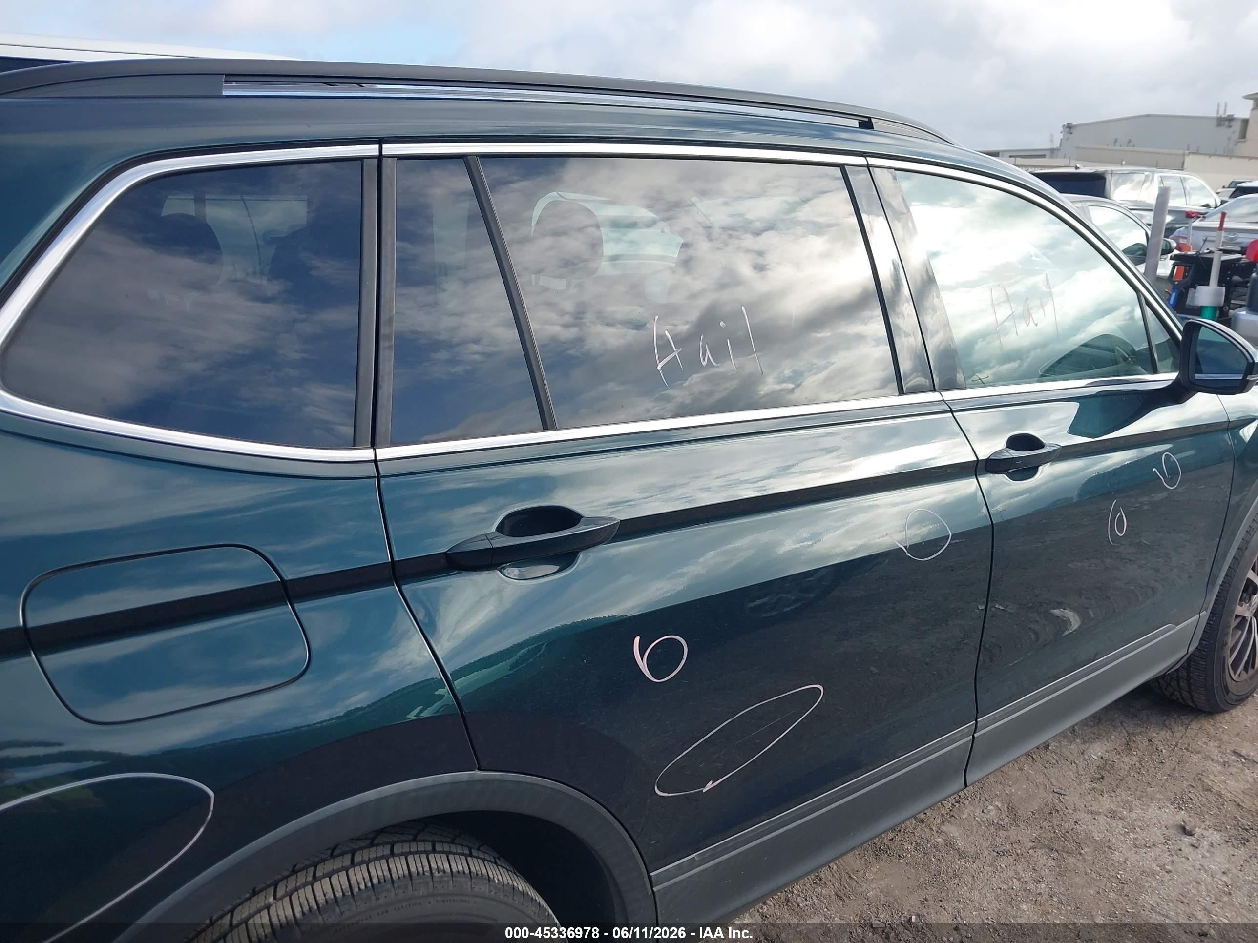 2019 Volkswagen Tiguan 2.0t Se/2.0t Sel/2.0t Sel R-line/2.0t Sel R-line Black Green vin: 3VV3B7AX7KM130905