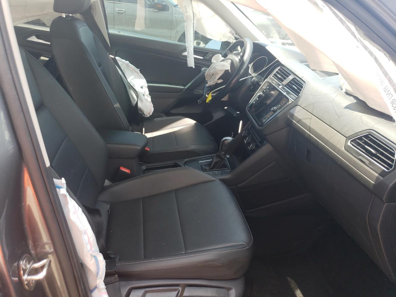 2019 Volkswagen Tiguan Se Gray vin: 3VV3B7AX8KM154369