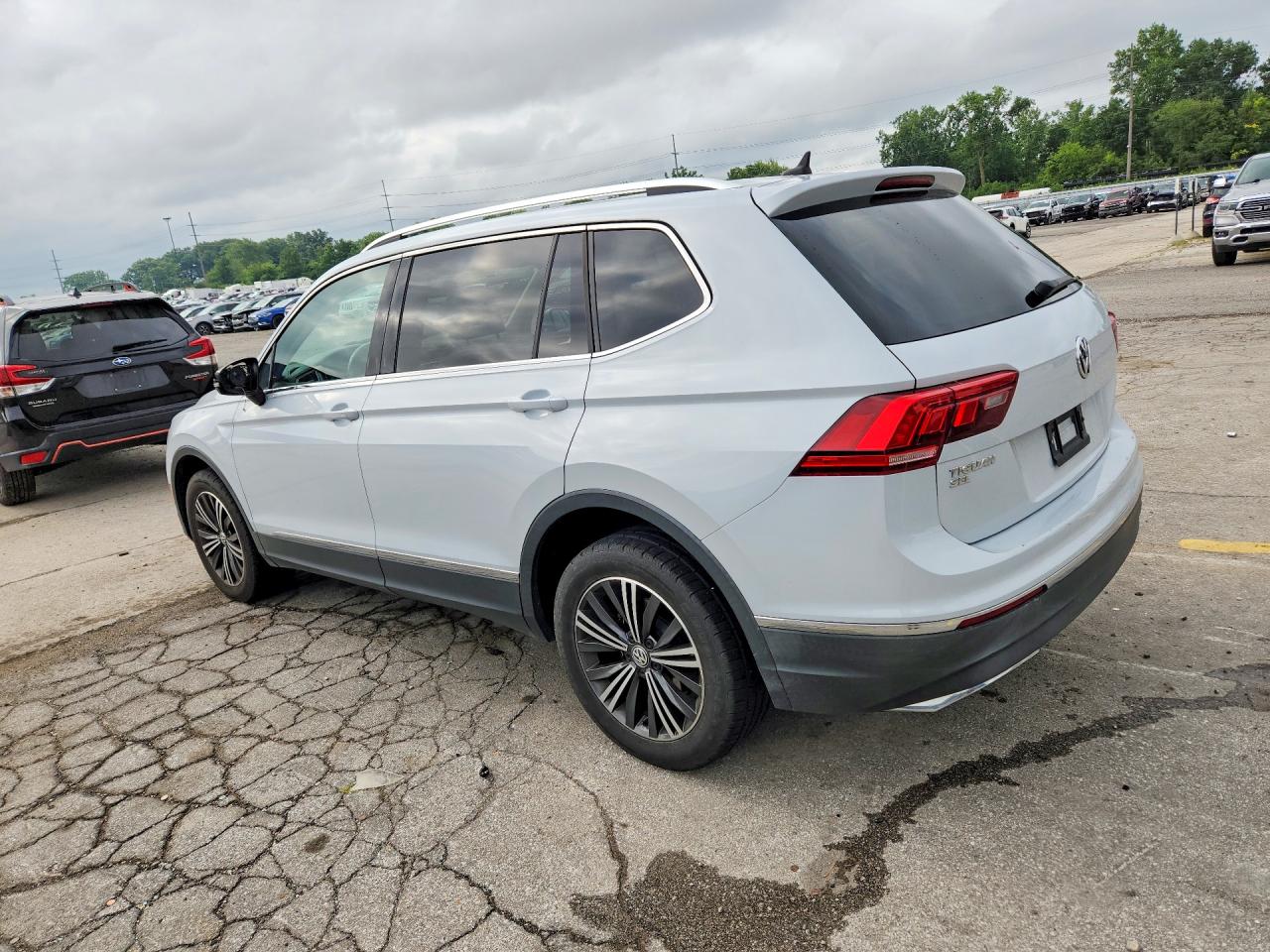 2018 Volkswagen Tiguan Se White vin: 3VV3B7AX9JM018380