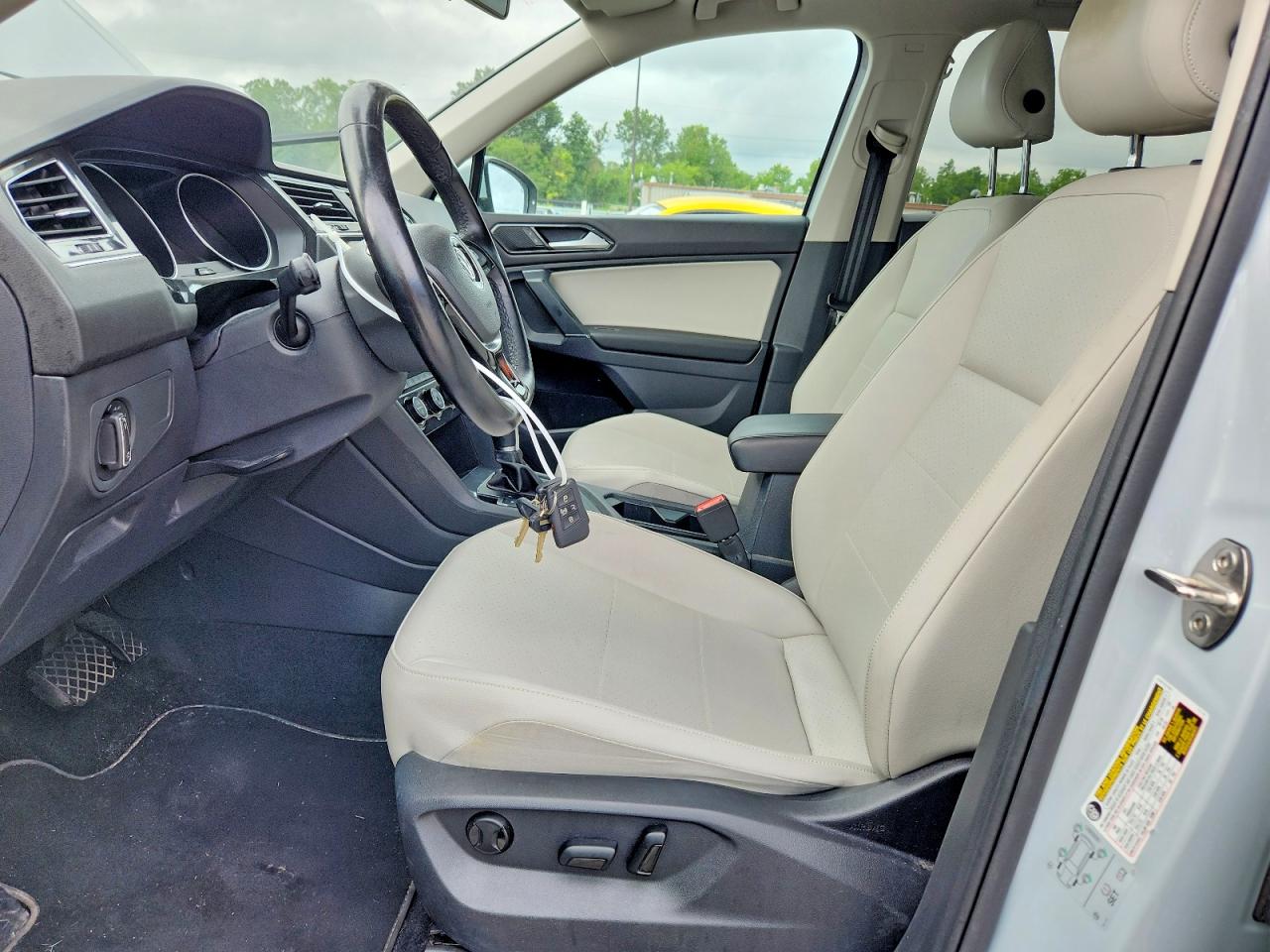 2018 Volkswagen Tiguan Se White vin: 3VV3B7AX9JM018380