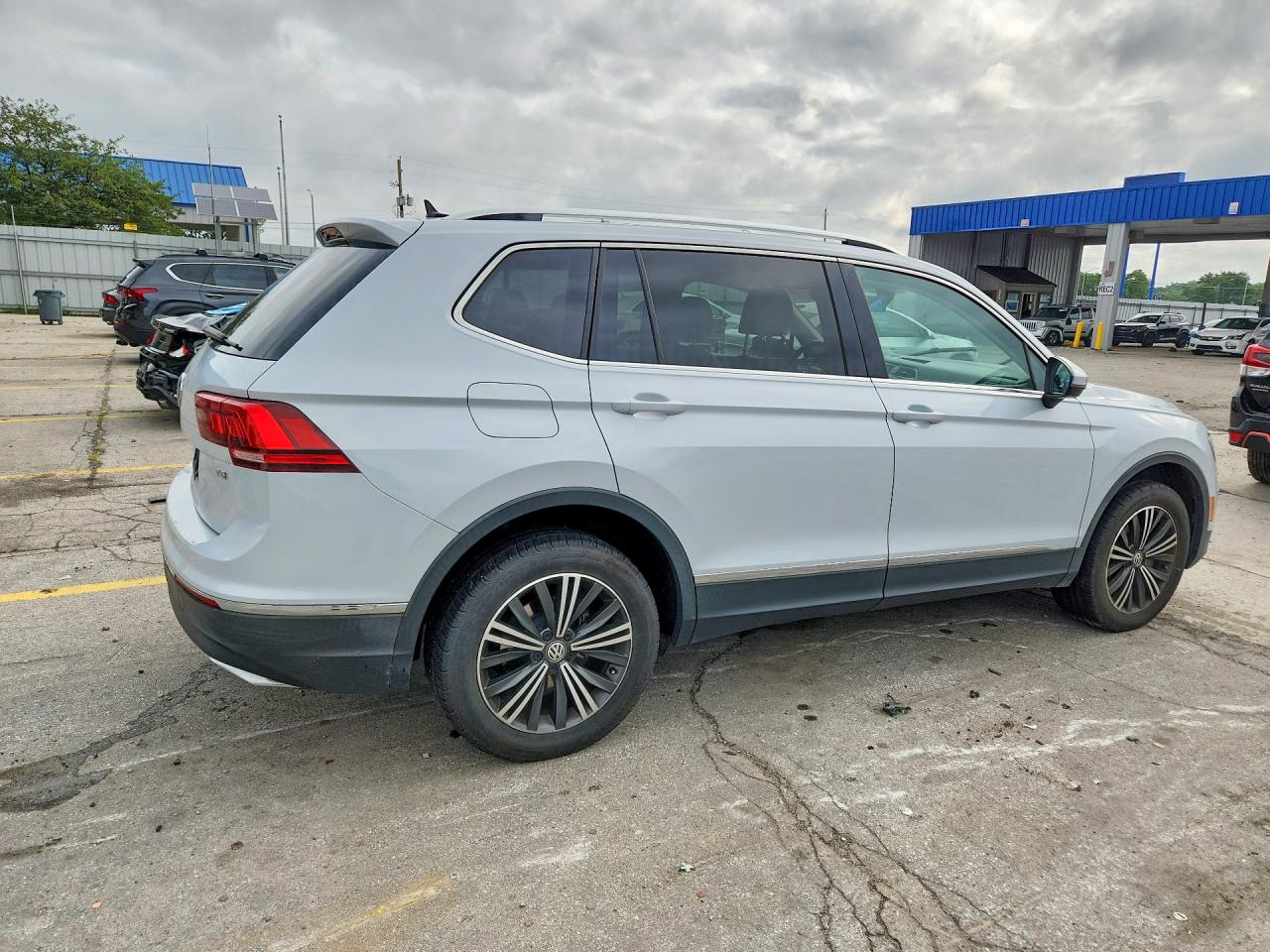 2018 Volkswagen Tiguan Se White vin: 3VV3B7AX9JM018380