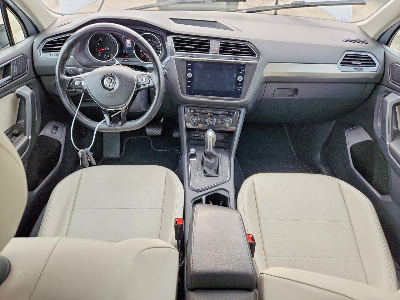 2018 Volkswagen Tiguan Se White vin: 3VV3B7AX9JM018380