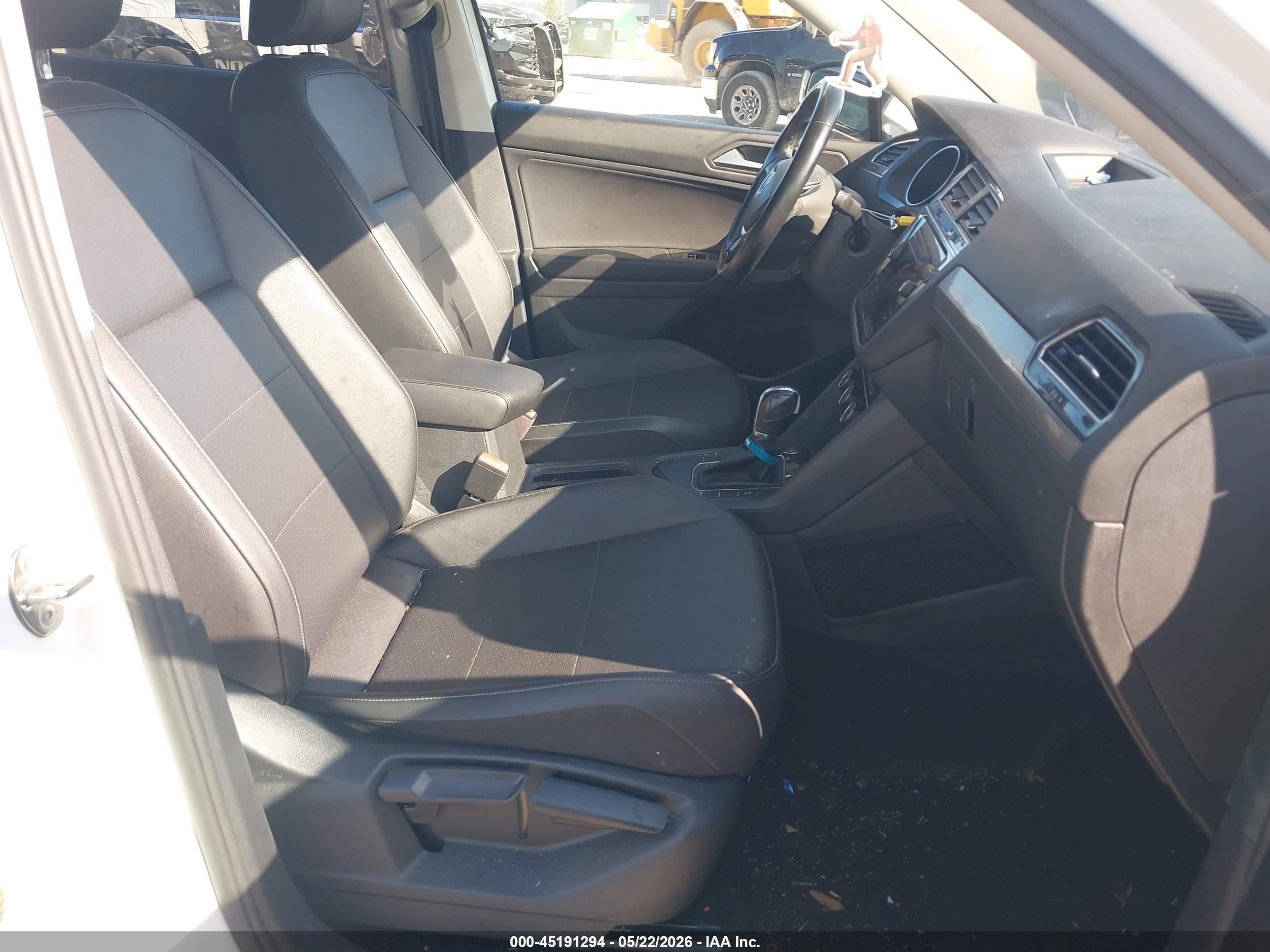 2019 Volkswagen Tiguan 2.0t Se/2.0t Sel/2.0t Sel R-line/2.0t Sel R-line Black White vin: 3VV3B7AX9KM073378