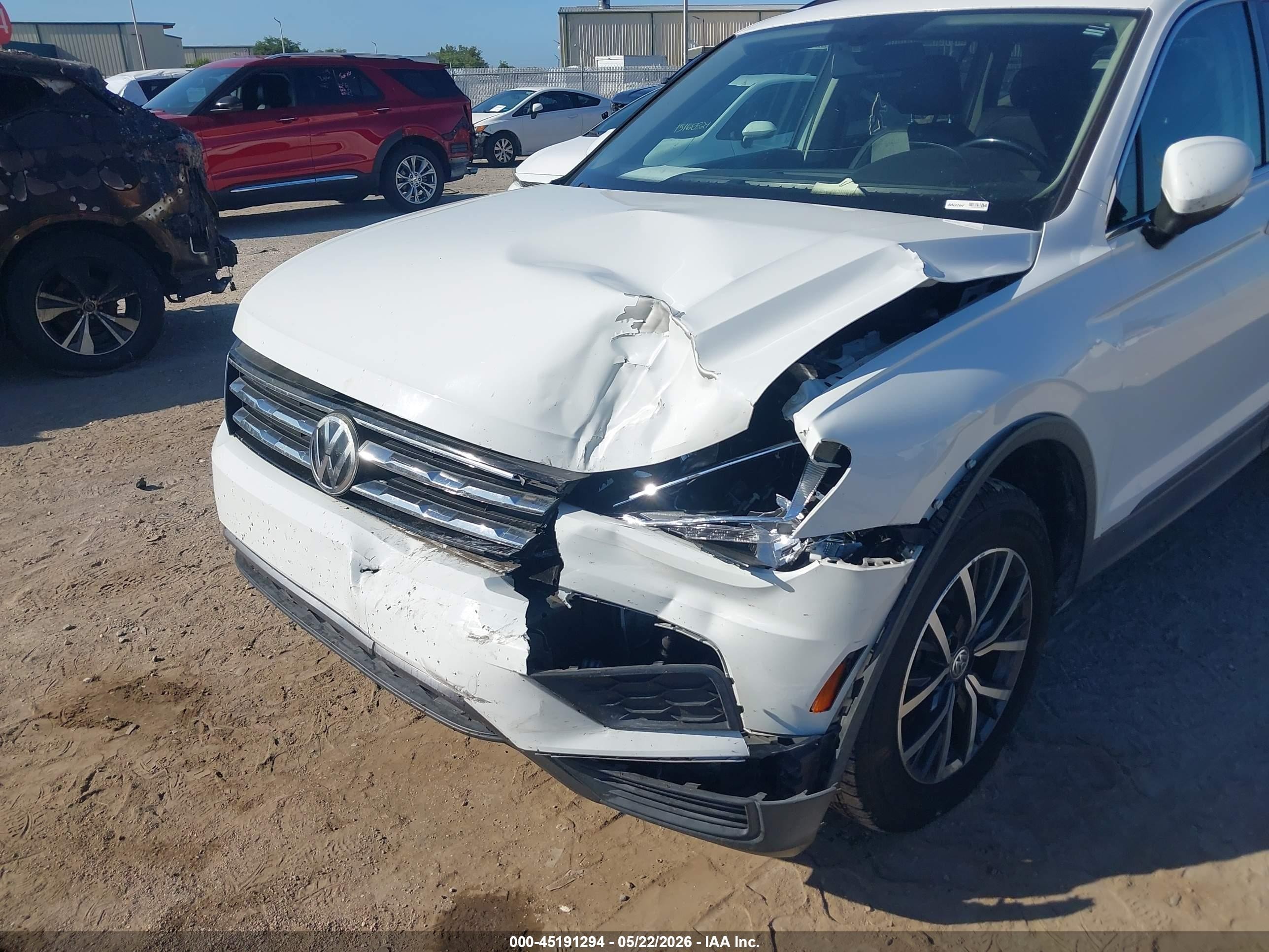 2019 Volkswagen Tiguan 2.0t Se/2.0t Sel/2.0t Sel R-line/2.0t Sel R-line Black White vin: 3VV3B7AX9KM073378