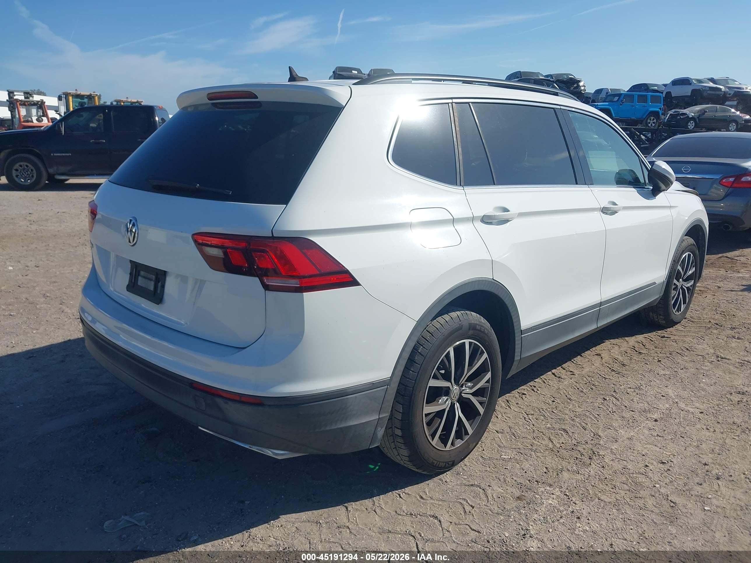 2019 Volkswagen Tiguan 2.0t Se/2.0t Sel/2.0t Sel R-line/2.0t Sel R-line Black White vin: 3VV3B7AX9KM073378
